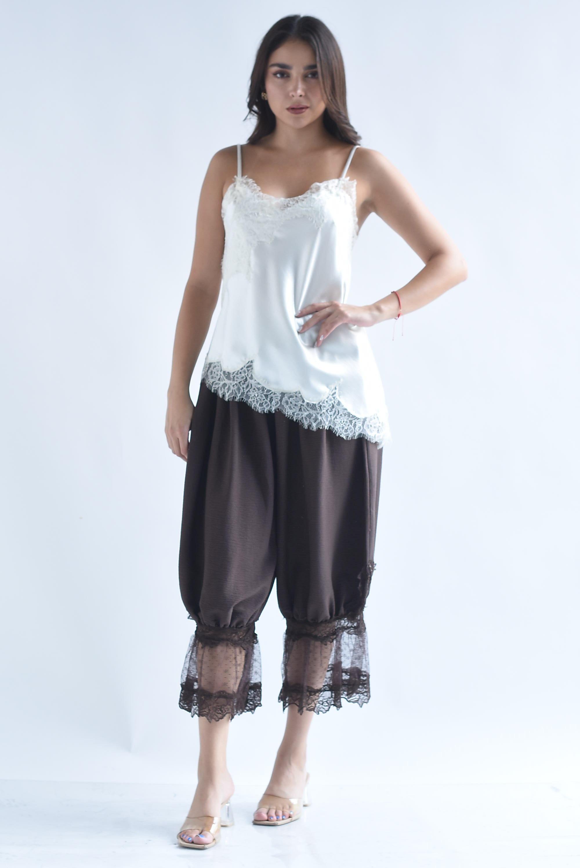 Pantalón globo capri olán encaje