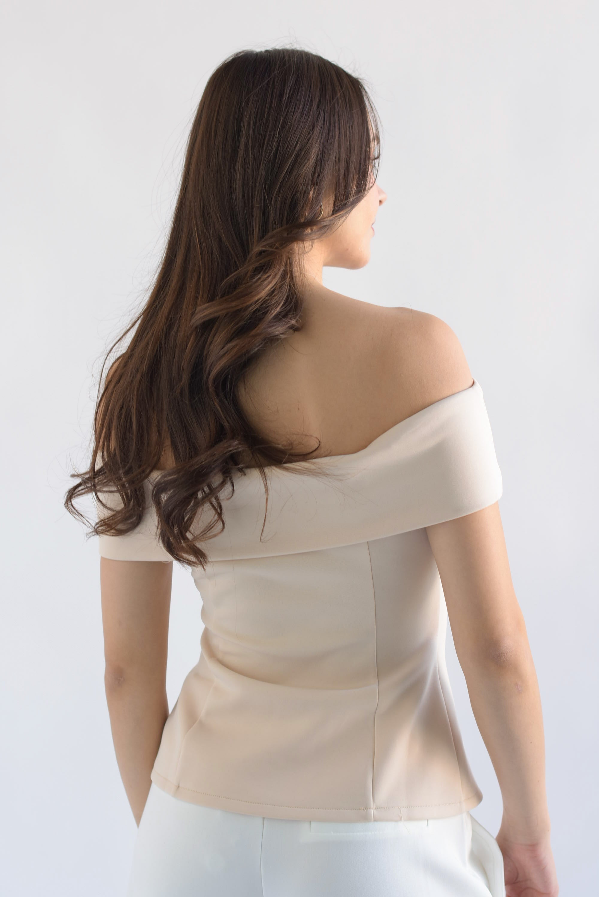 Blusa peplum off-shoulders Beige