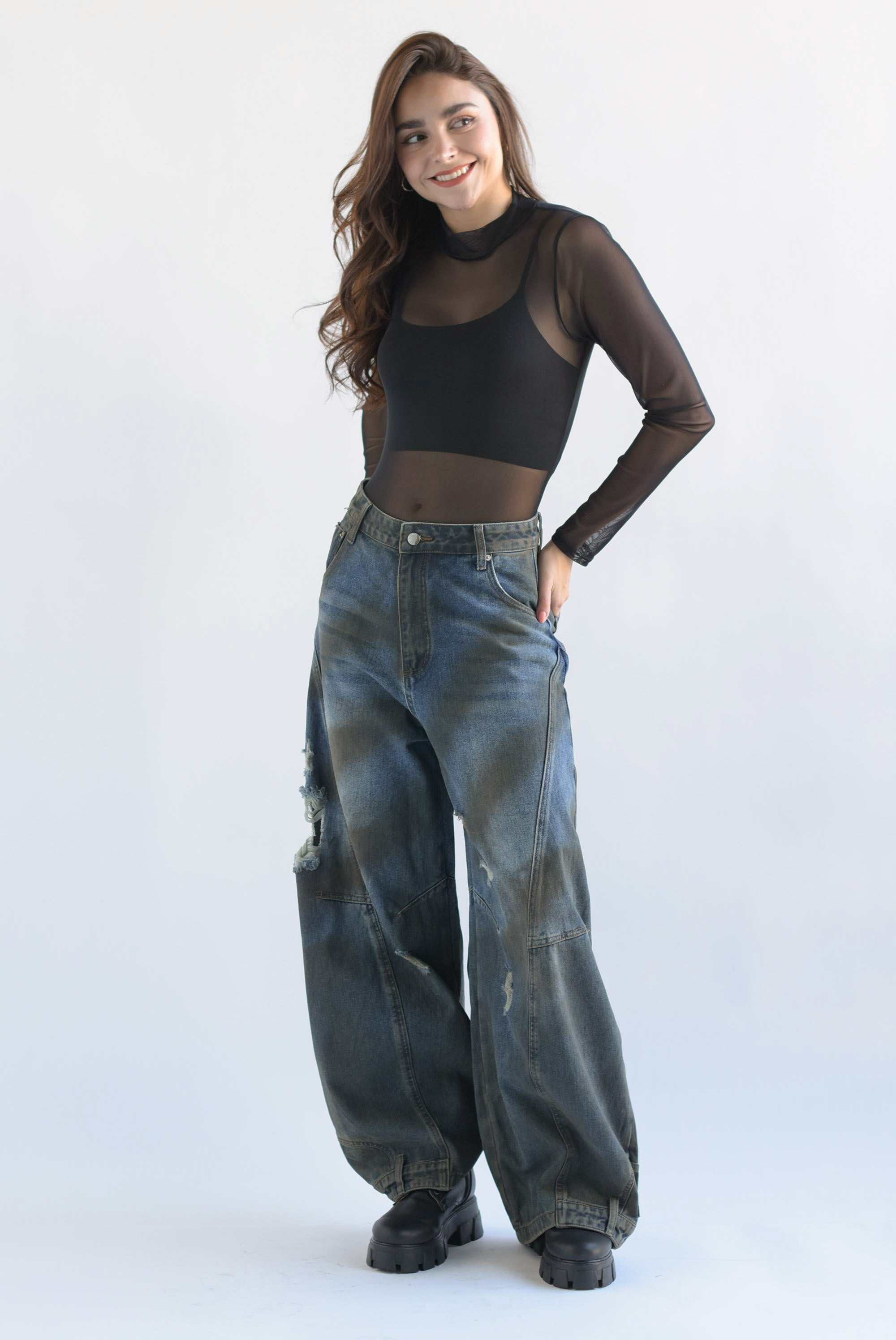 Jeans barrel wide rasgado dirty look