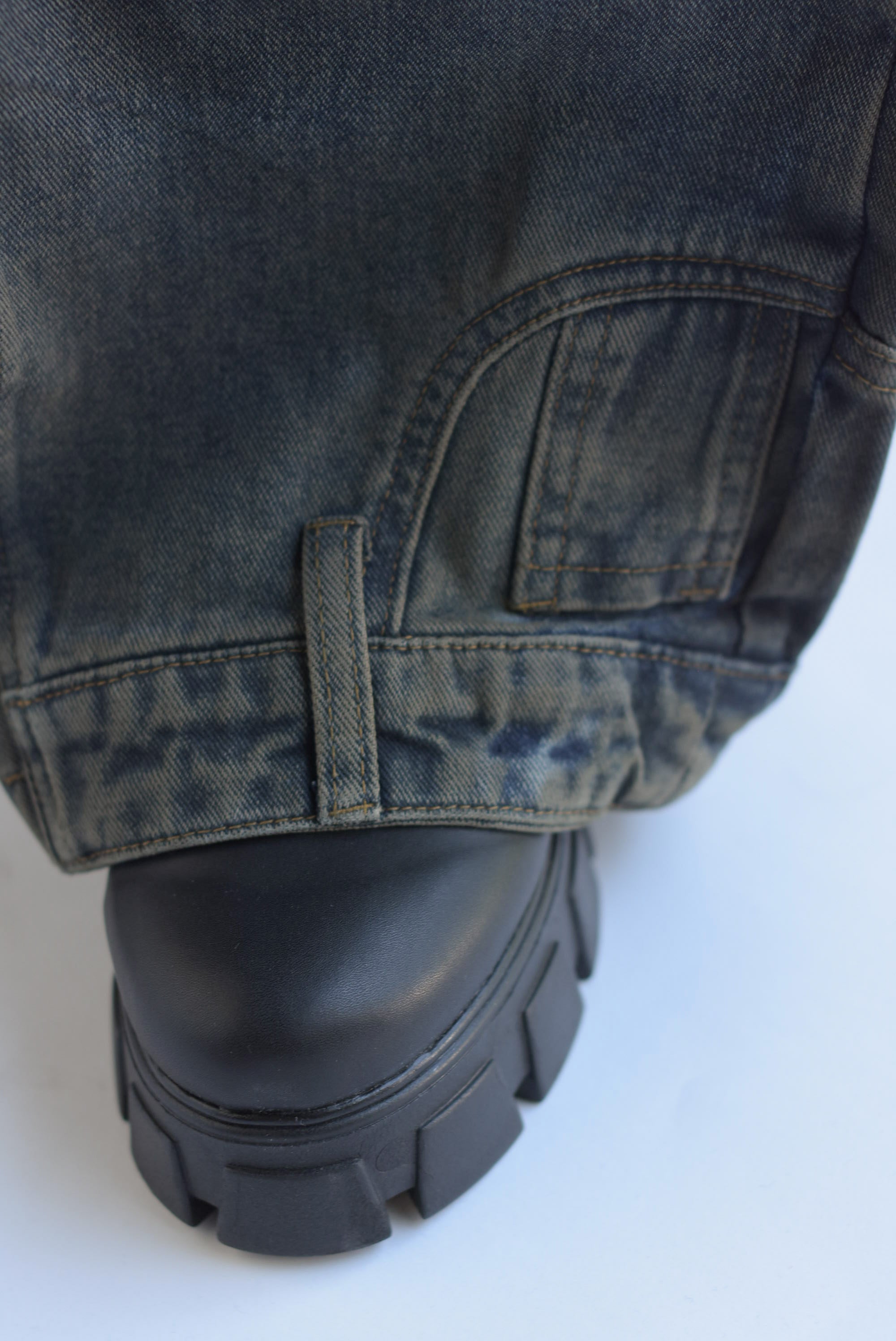 Jeans barrel wide rasgado dirty look