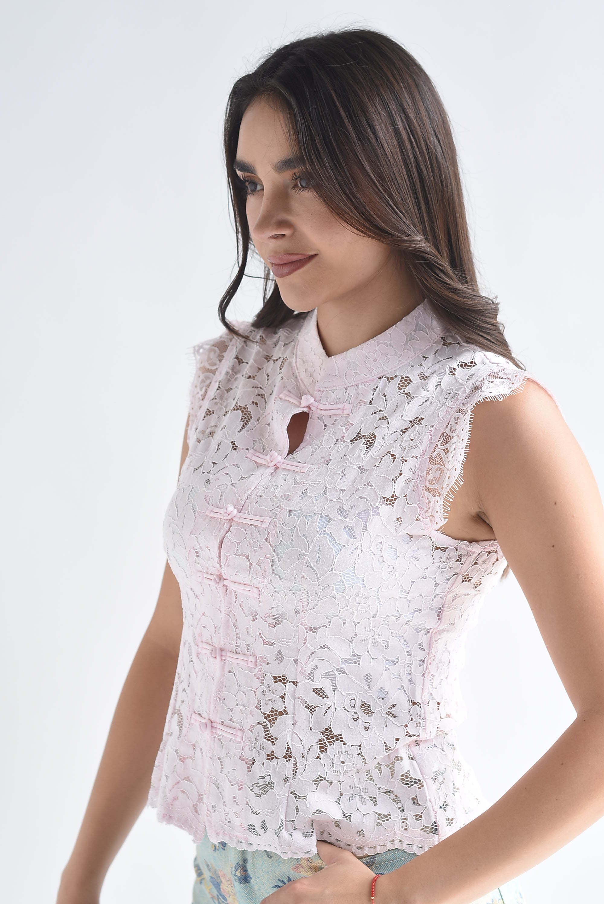 Blusa encaje manga corta lazos chinos