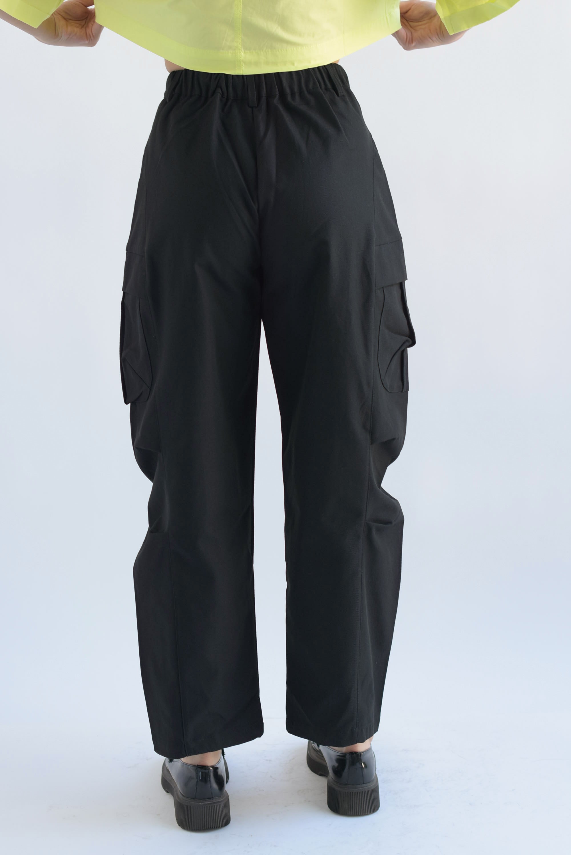 Pantalón barrel cargo Negro