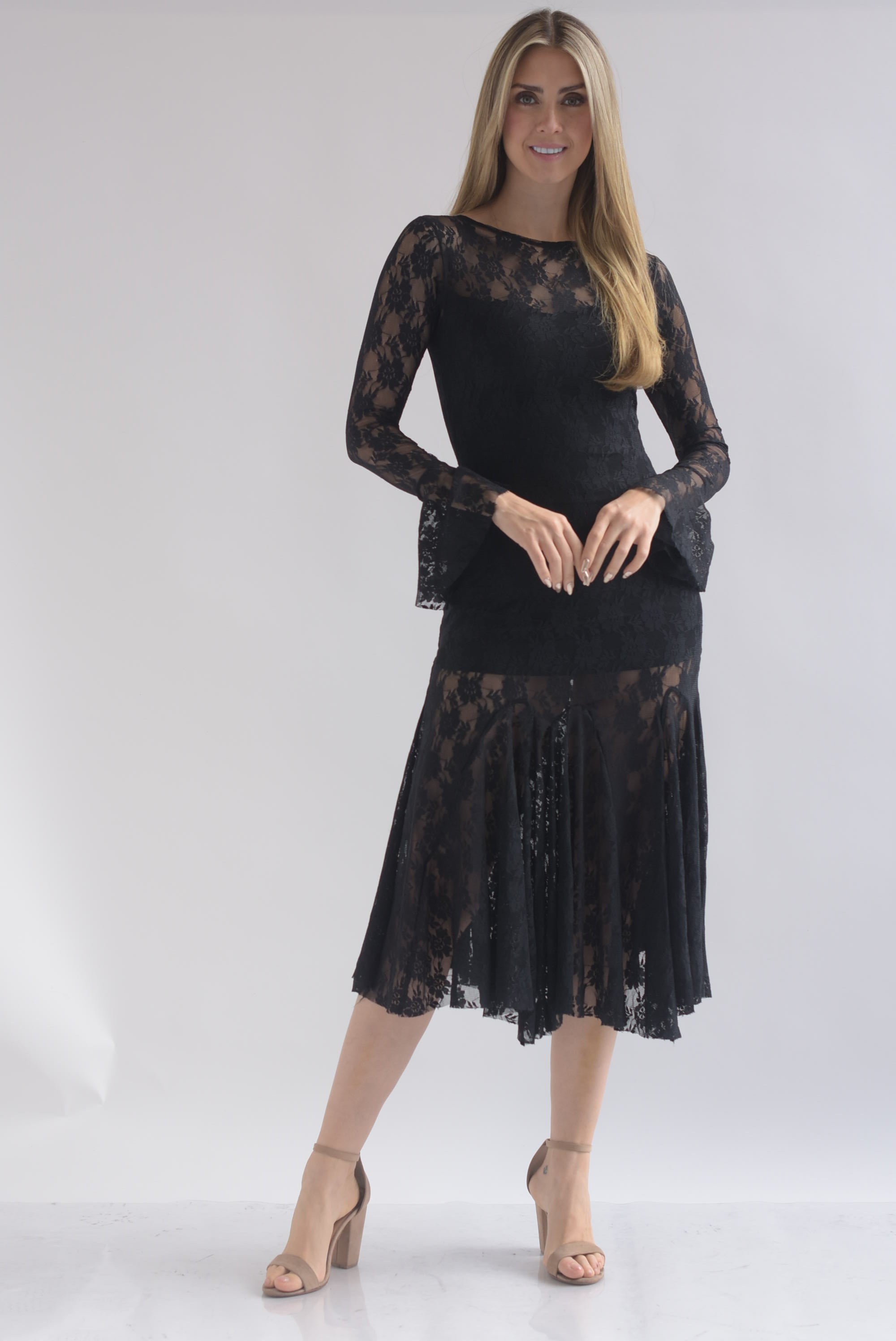 Vestido manga larga campana encaje