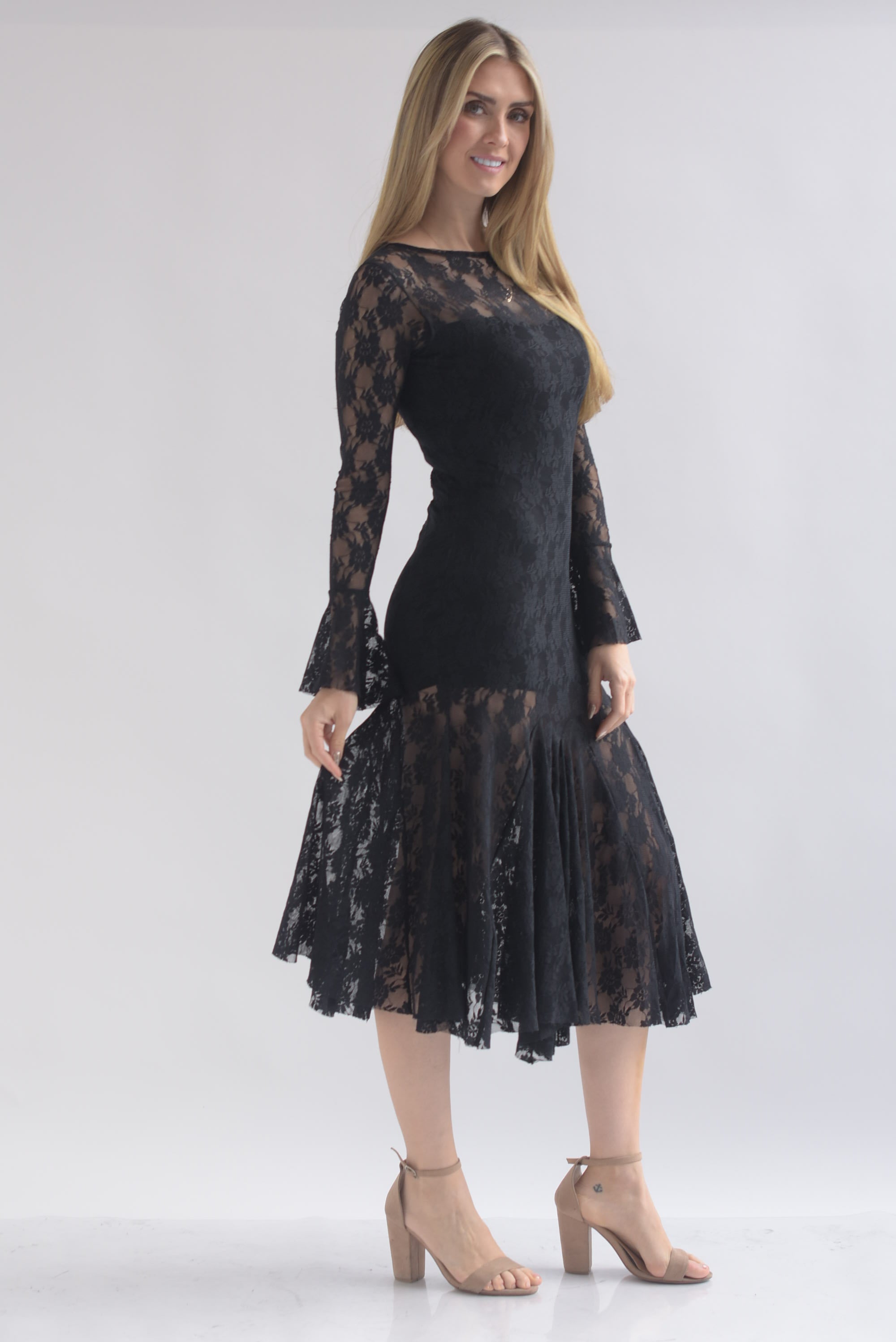 Vestido manga larga campana encaje