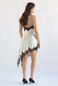 Fashion Styled Vestido lencero asimétrico encaje Ivory & Negro