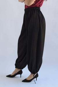 Fashion Styled Pantalón globo satín Negro