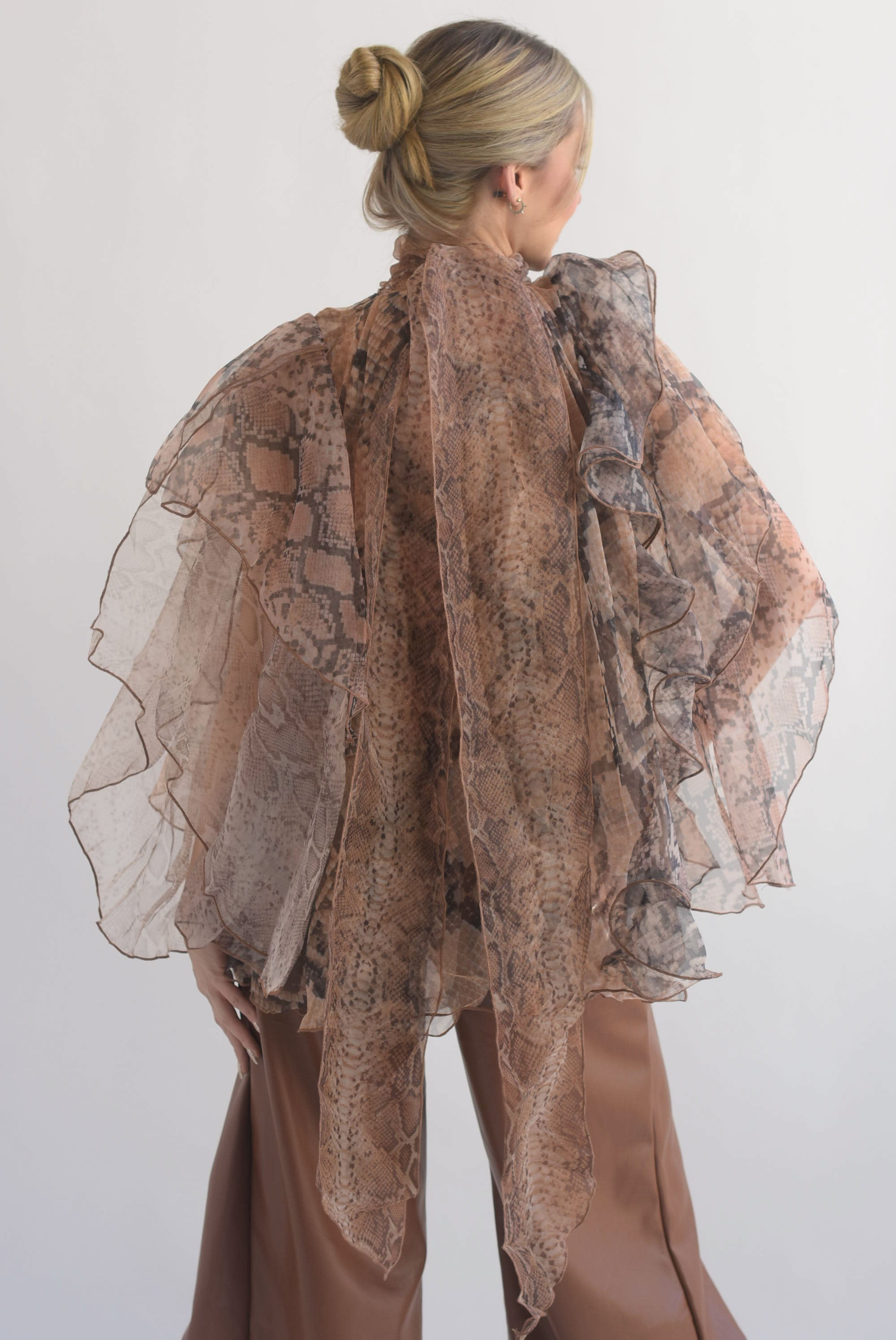 Blusa olanes tipo capa snake print