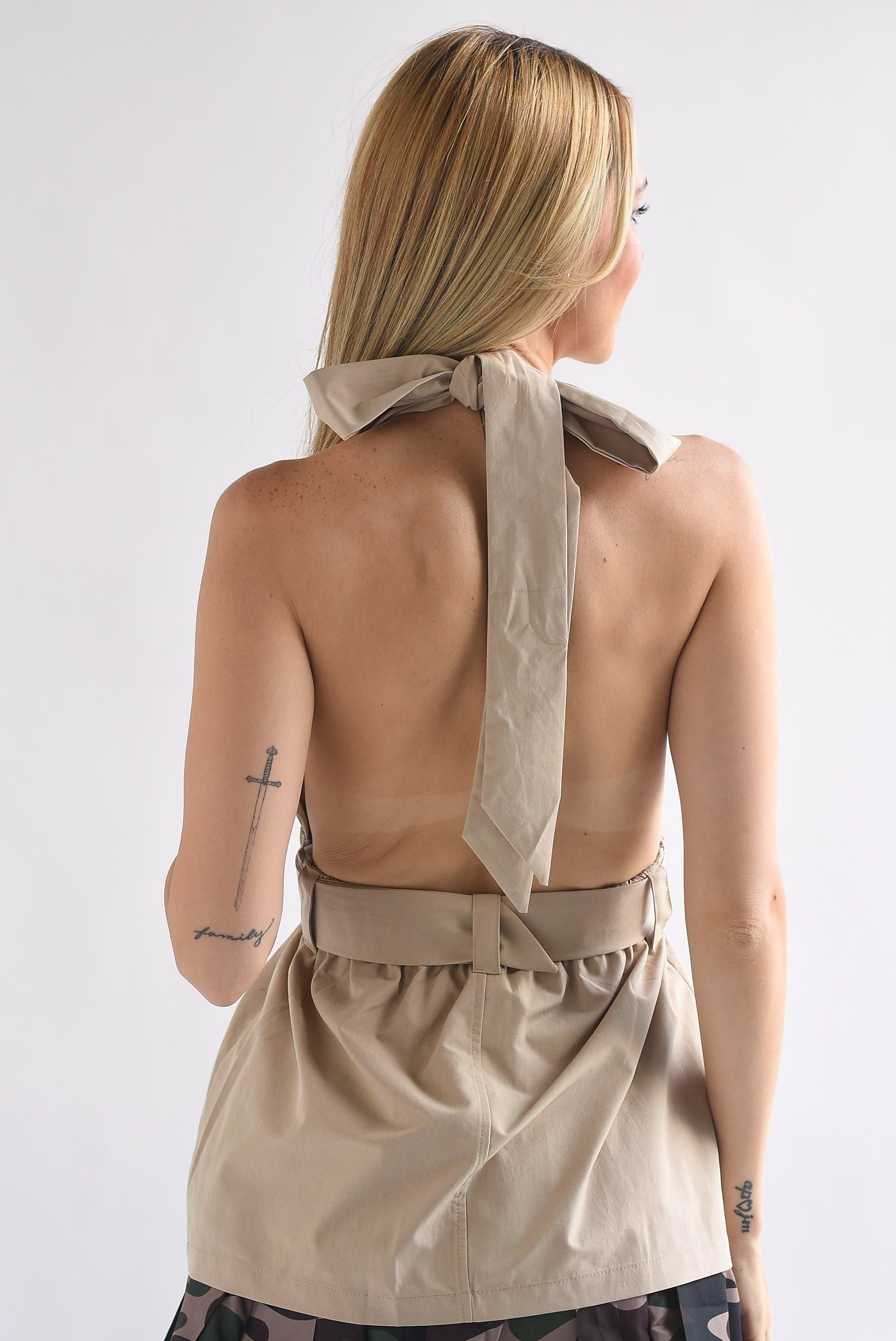 Blusa halter tipo chaleco