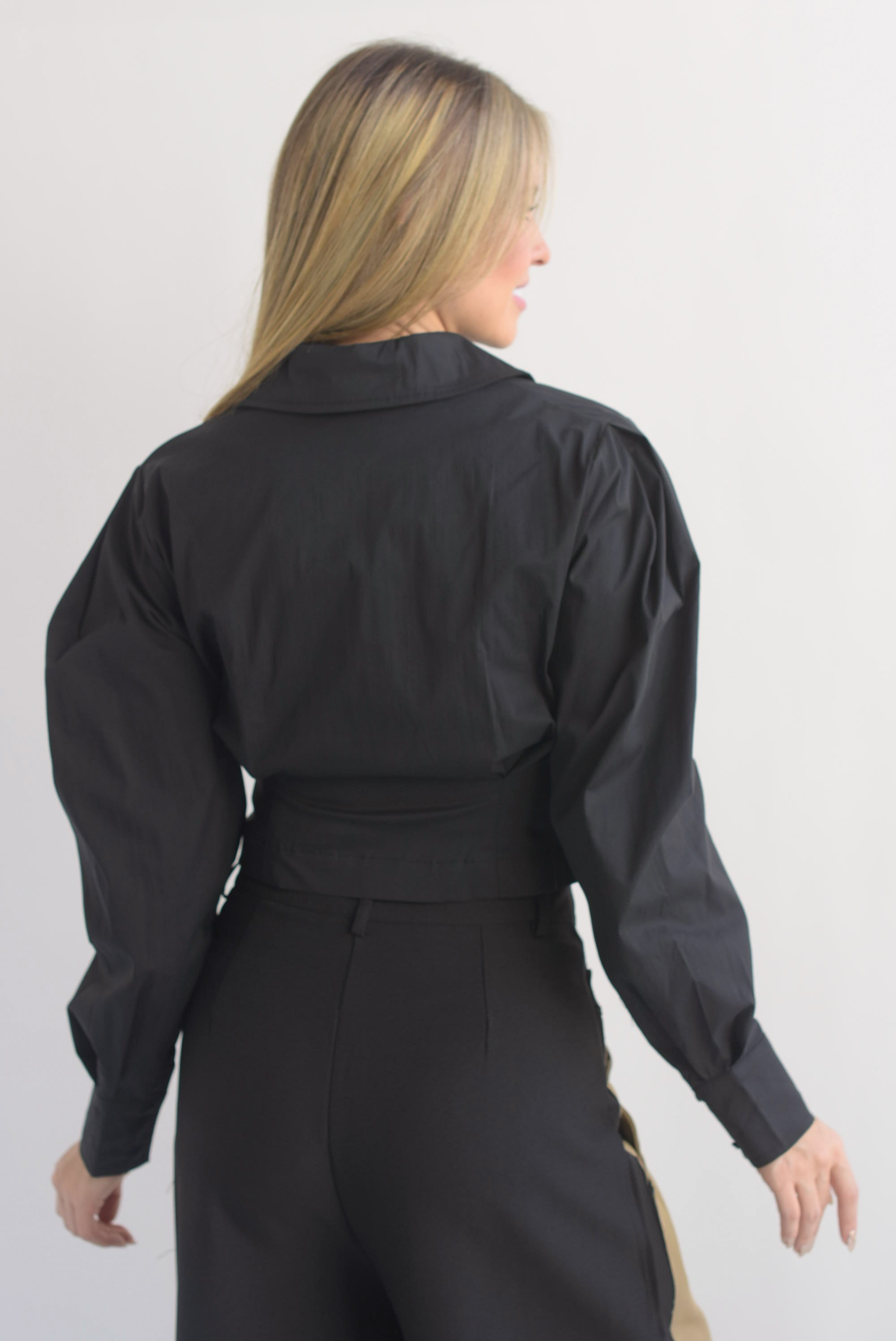 Camisa crop botones cruzados