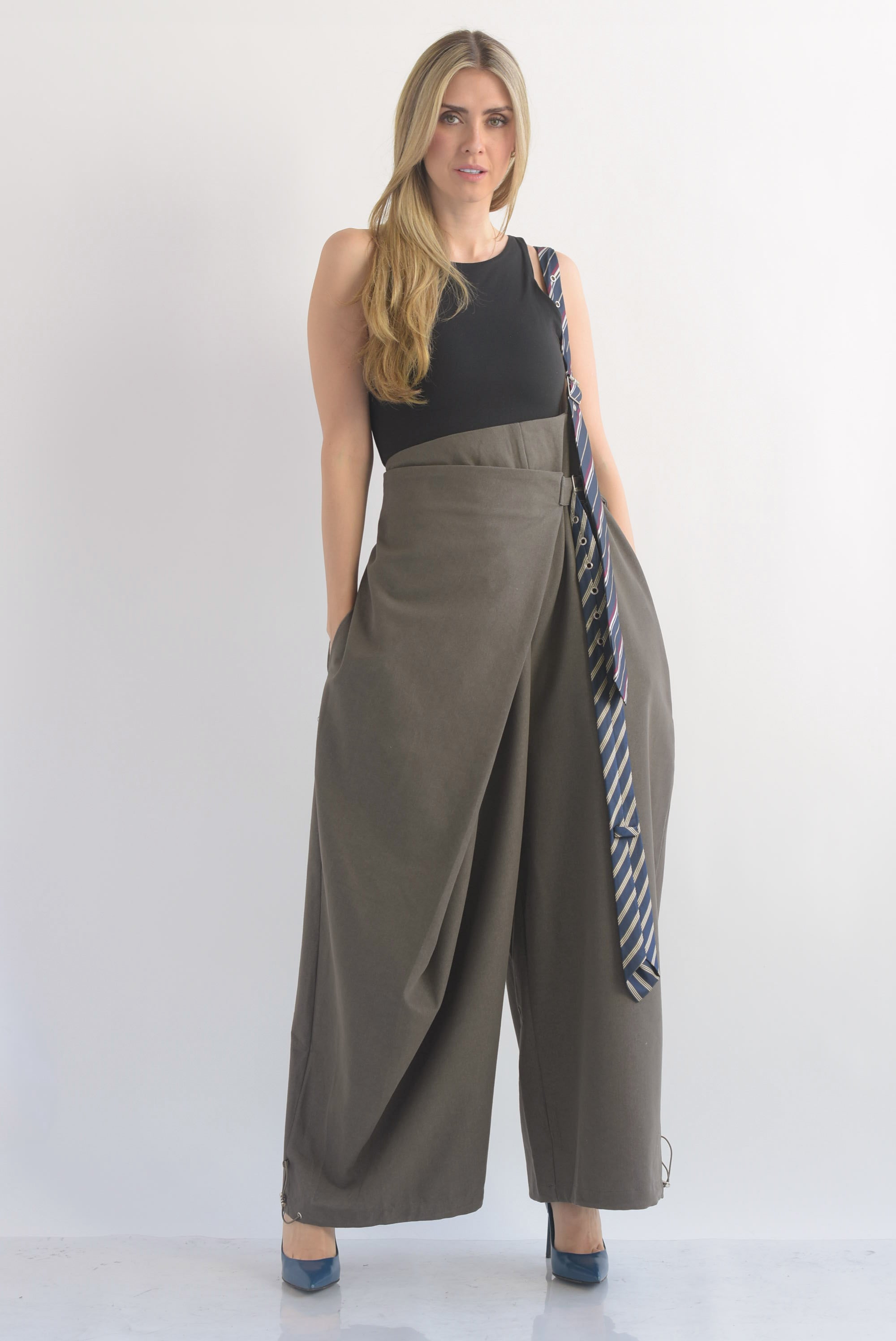 Pantalón faldón envolvente tirante corbata