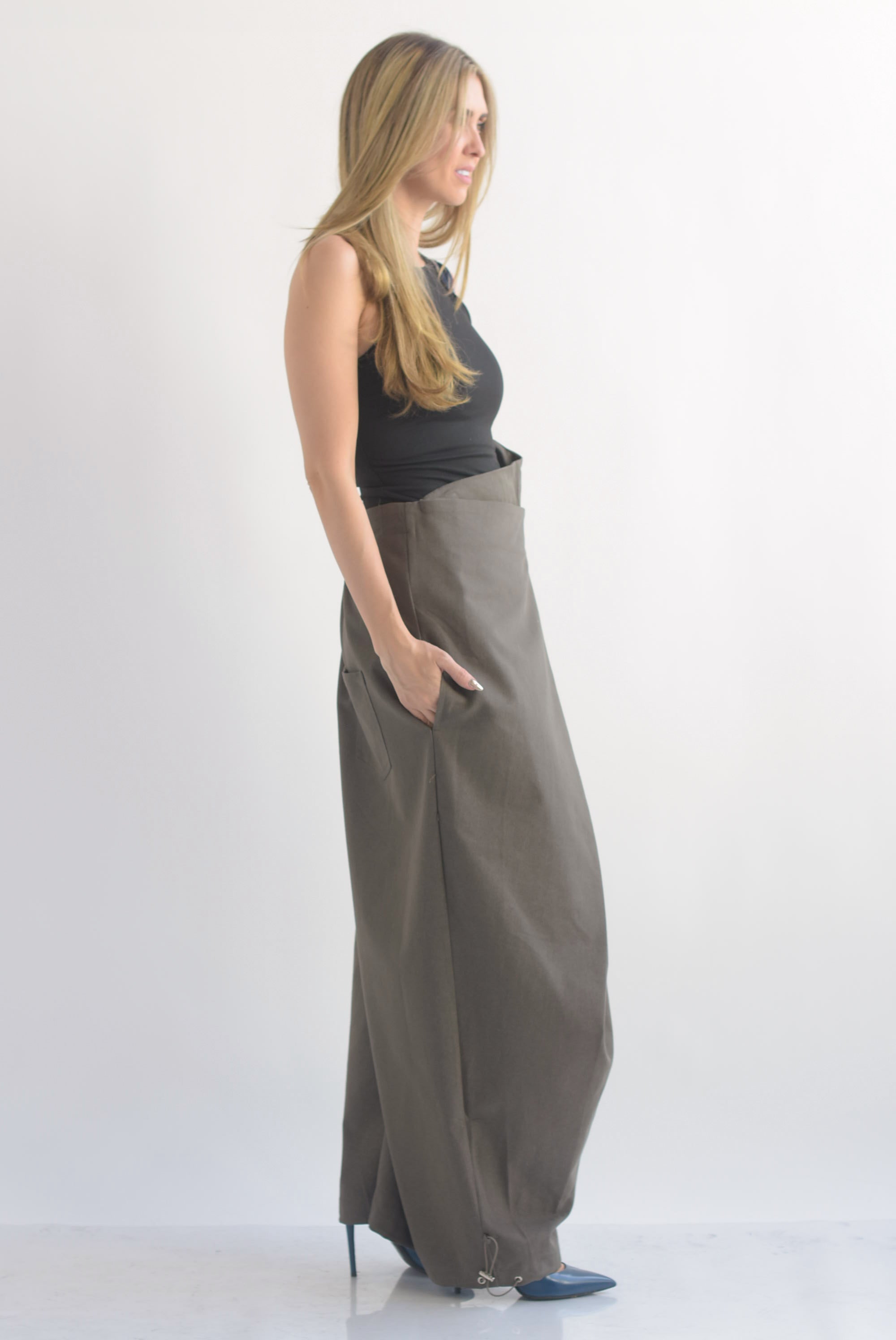 Pantalón faldón envolvente tirante corbata