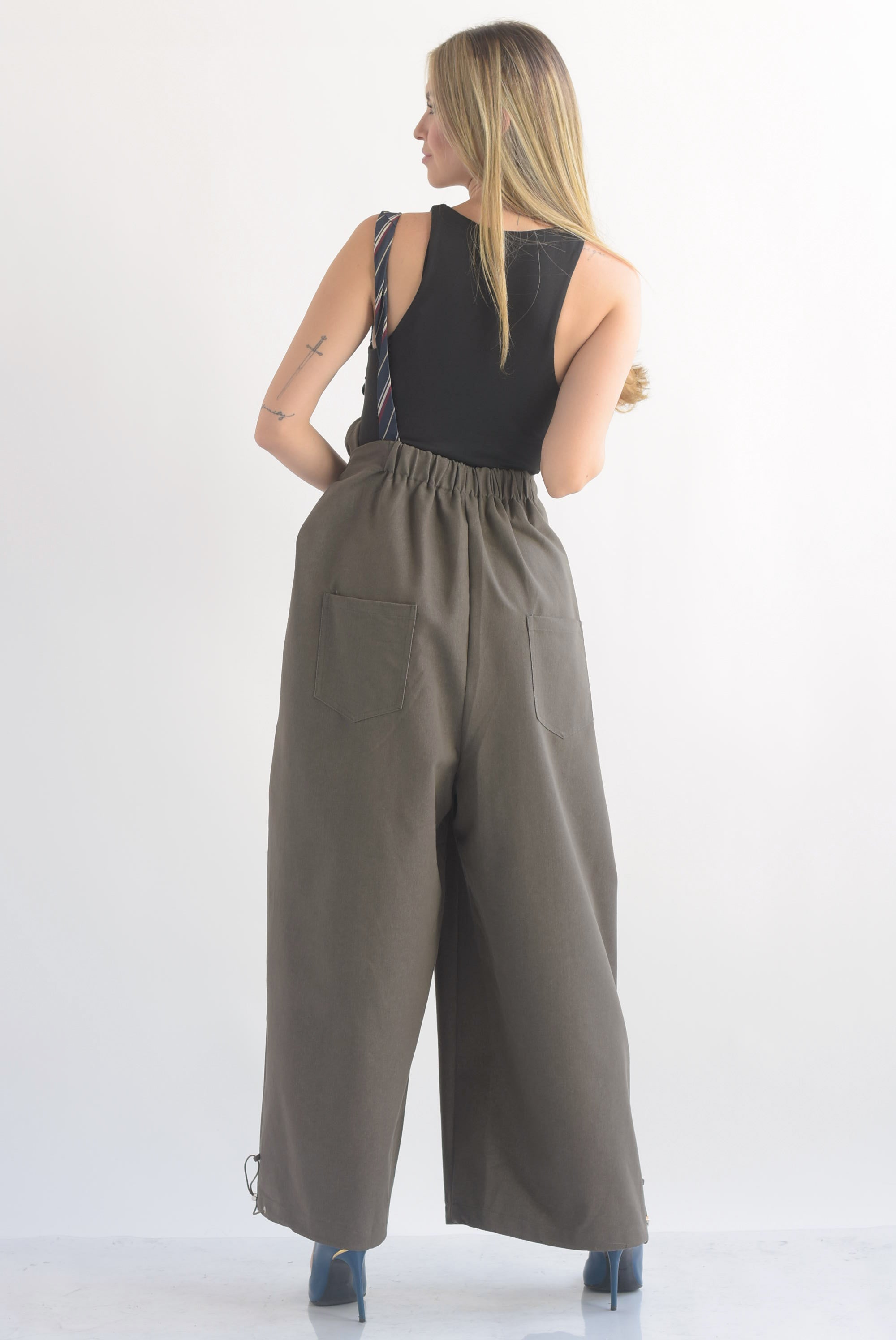 Pantalón faldón envolvente tirante corbata