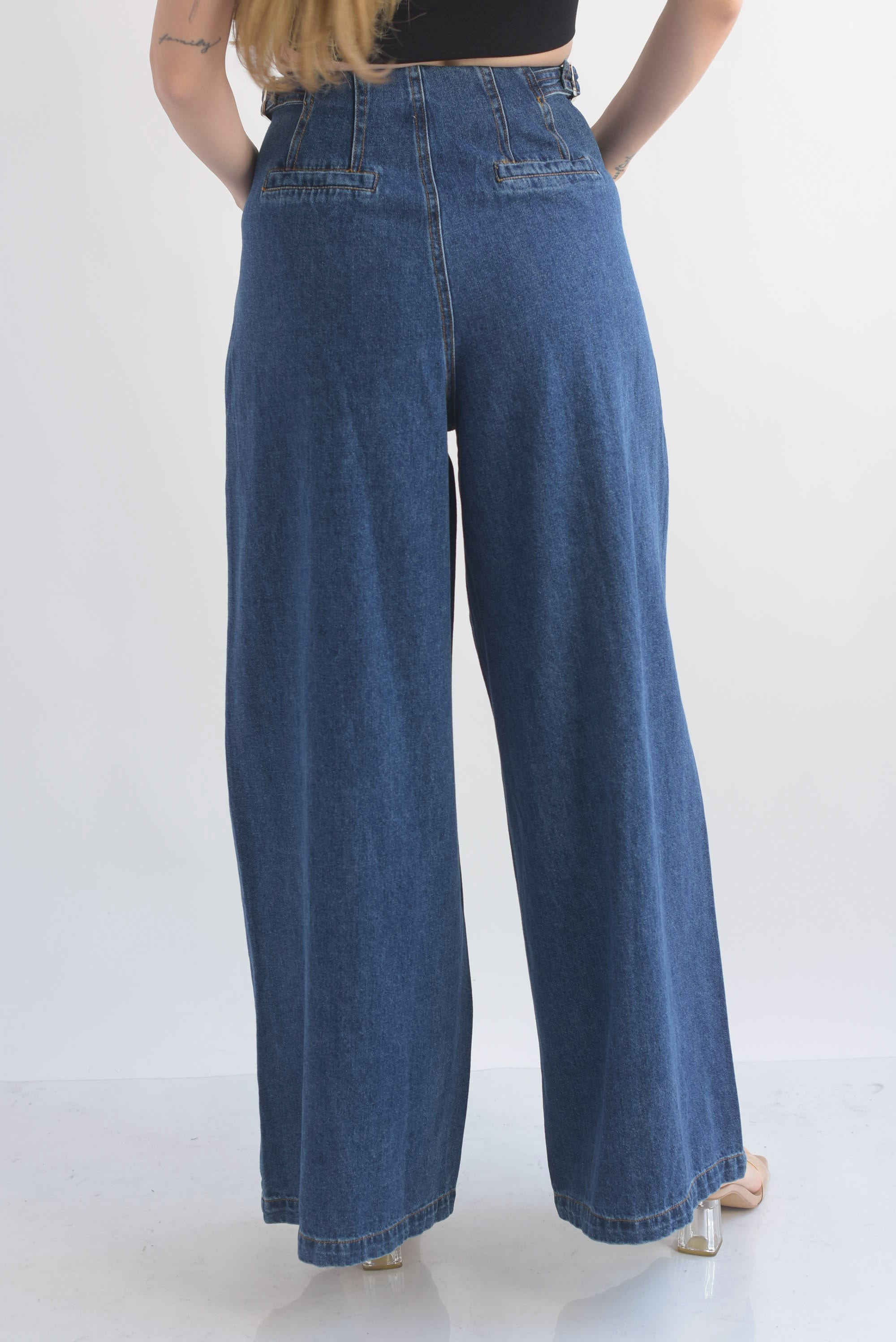 Jeans super wide hebillas laterales