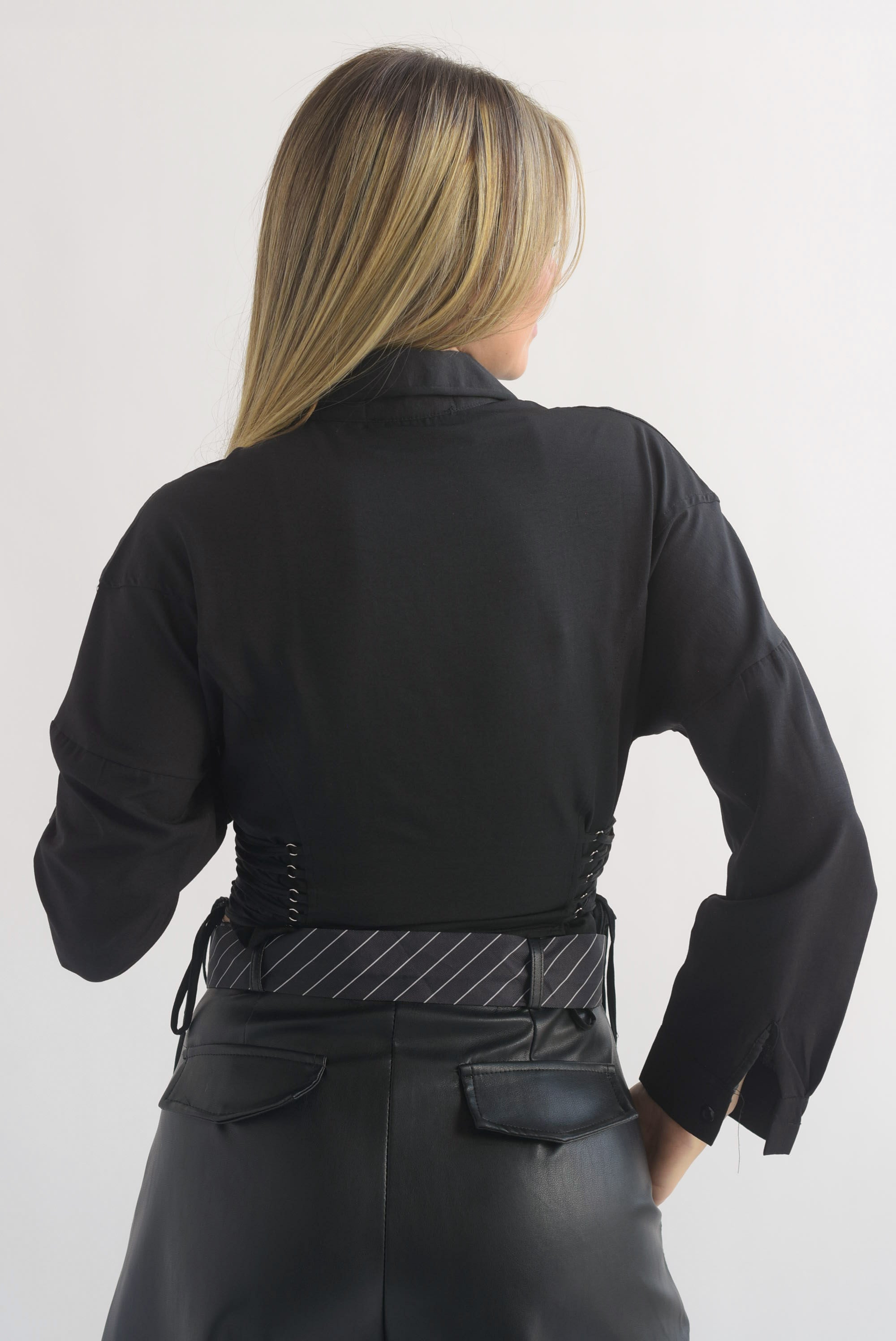 Camisa crop jaretas laterales