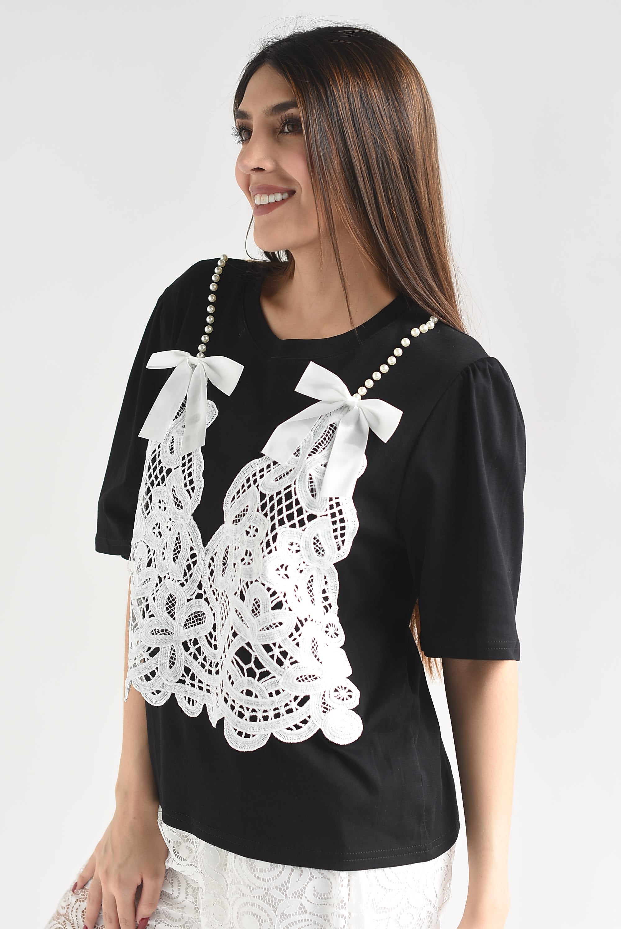T-Shirt top encaje perlas y moño