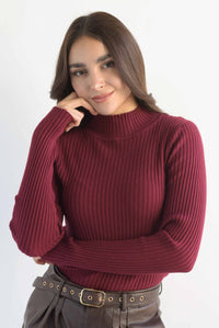 Fashion Styled Sweater canalé cuello alto Vino