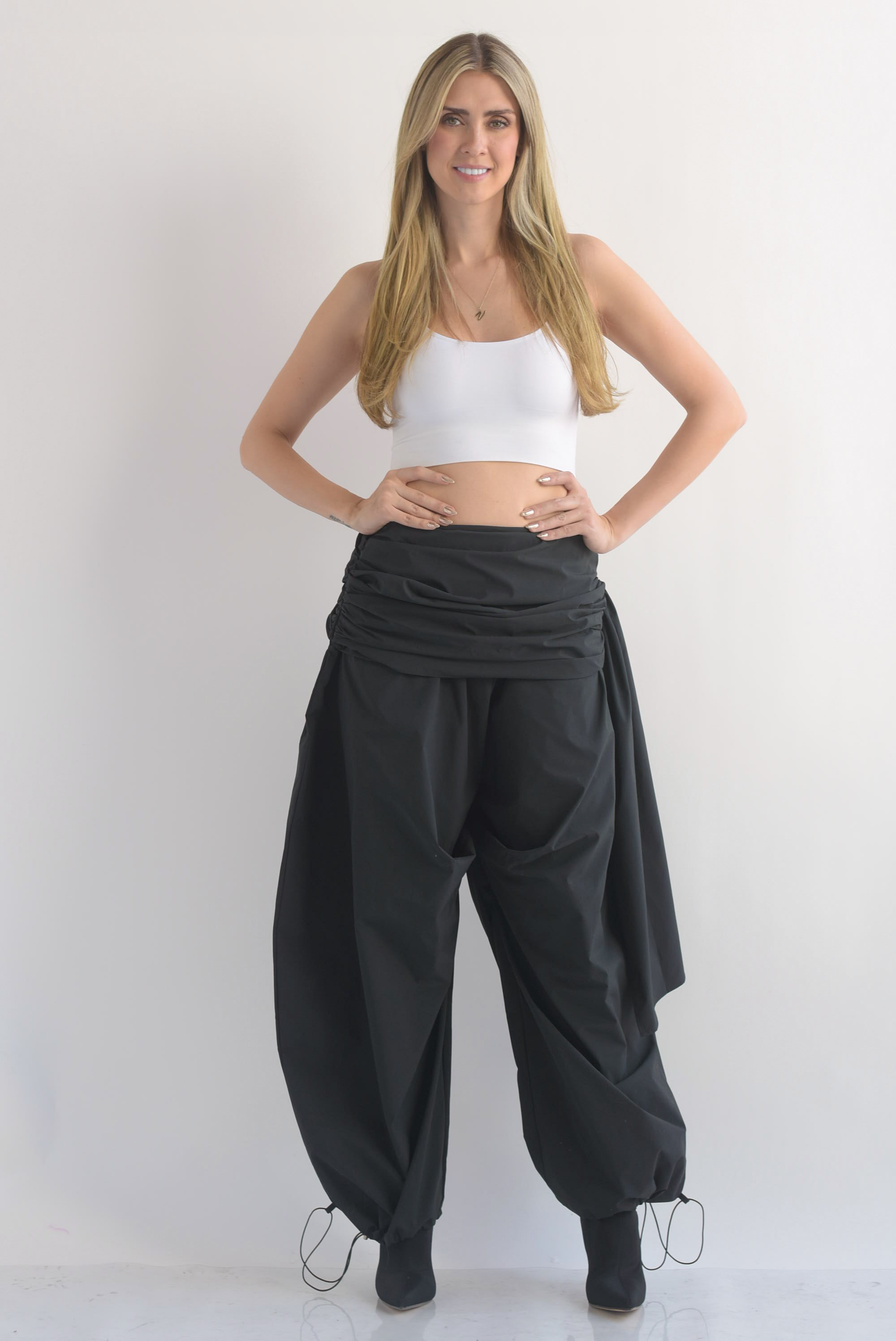 Pantalón globo pretina drapeada cauda