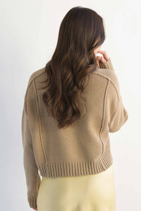 Fashion Styled Sweater costuras cuello alto Moka