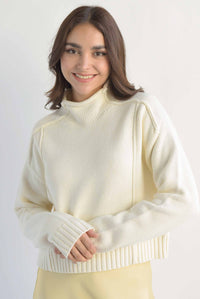 Fashion Styled Sweater costuras cuello alto Ivory
