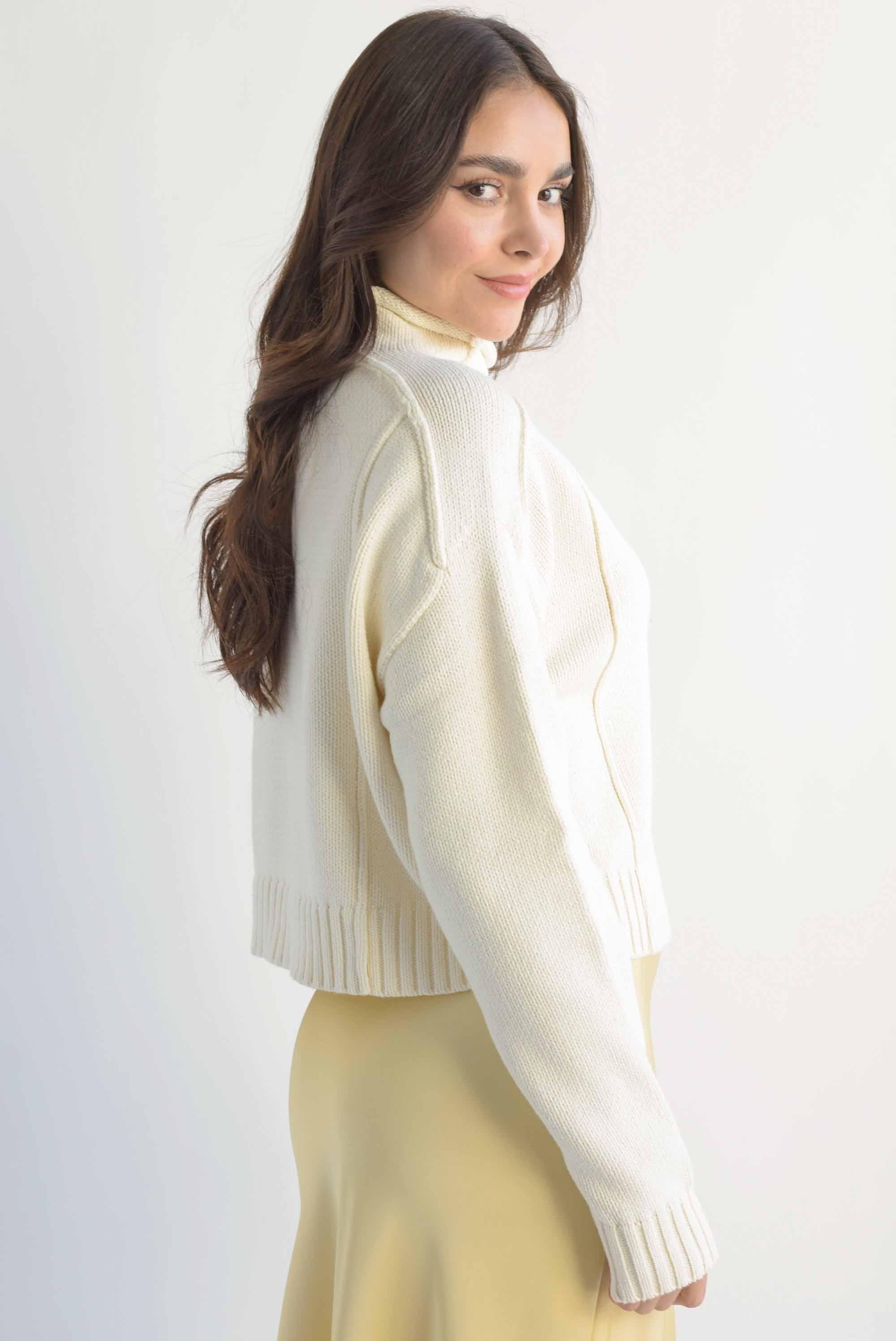 Sweater costuras cuello alto Ivory