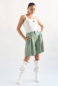 Fashion Styled Short Bermuda larga satín Verde pistache