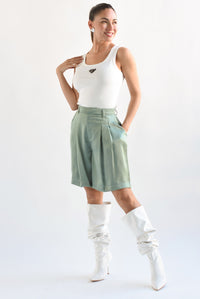 Fashion Styled Short Bermuda larga satín Verde pistache