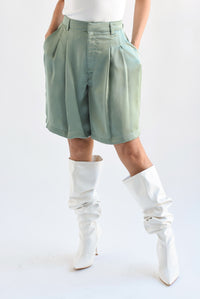 Fashion Styled Short Bermuda larga satín Verde pistache