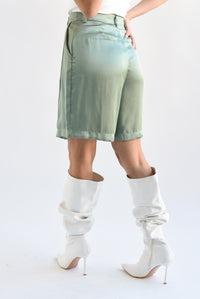 Fashion Styled Short Bermuda larga satín Verde pistache