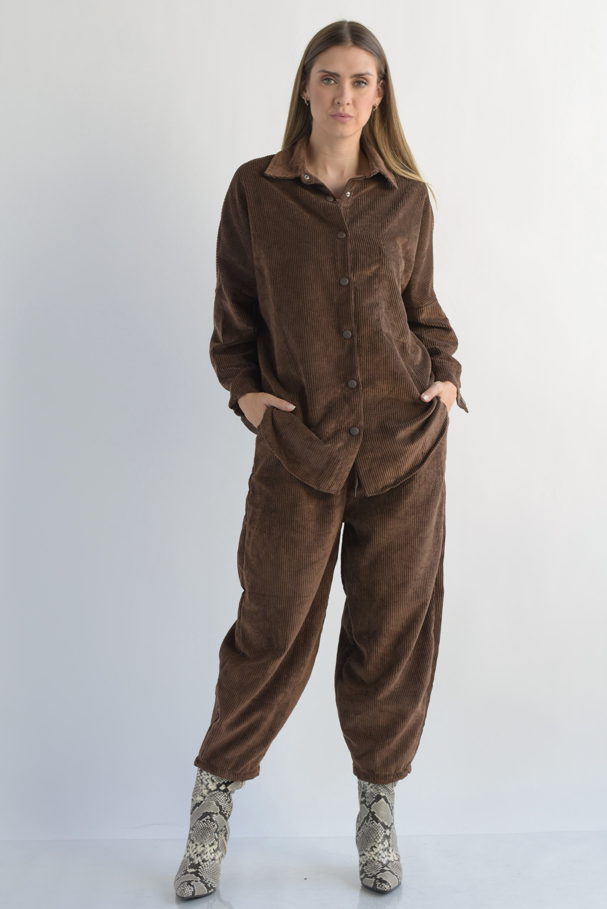 Set Pantalón barrel y Shacket pana Café