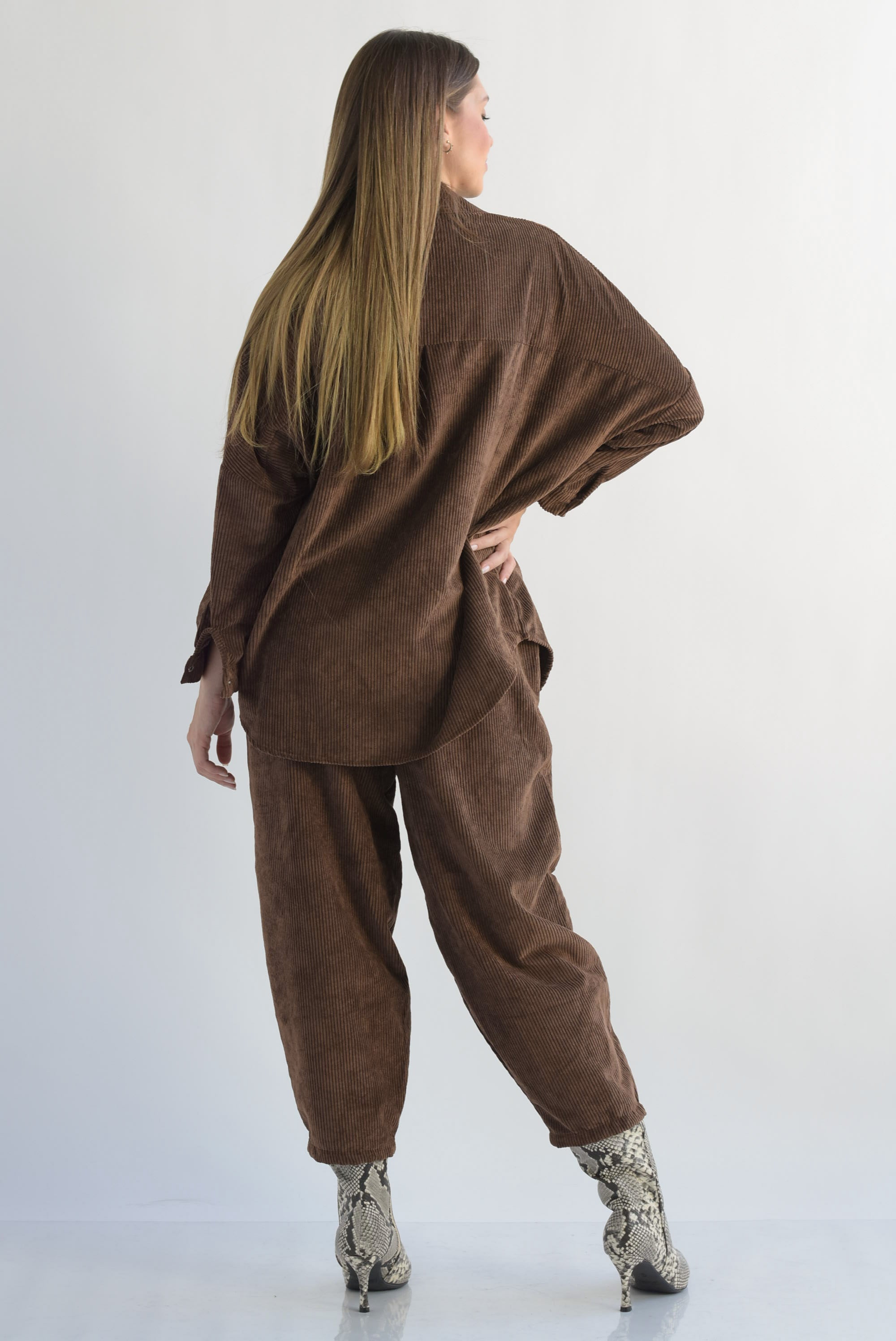 Set Pantalón barrel y Shacket pana Café