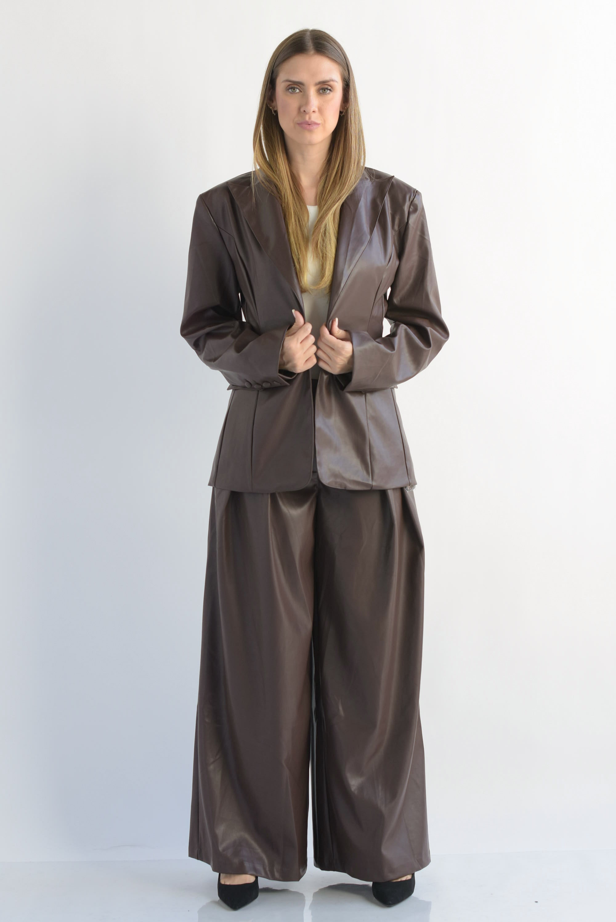 Set Pantalón súper wide y Blazer vinipiel Espresso