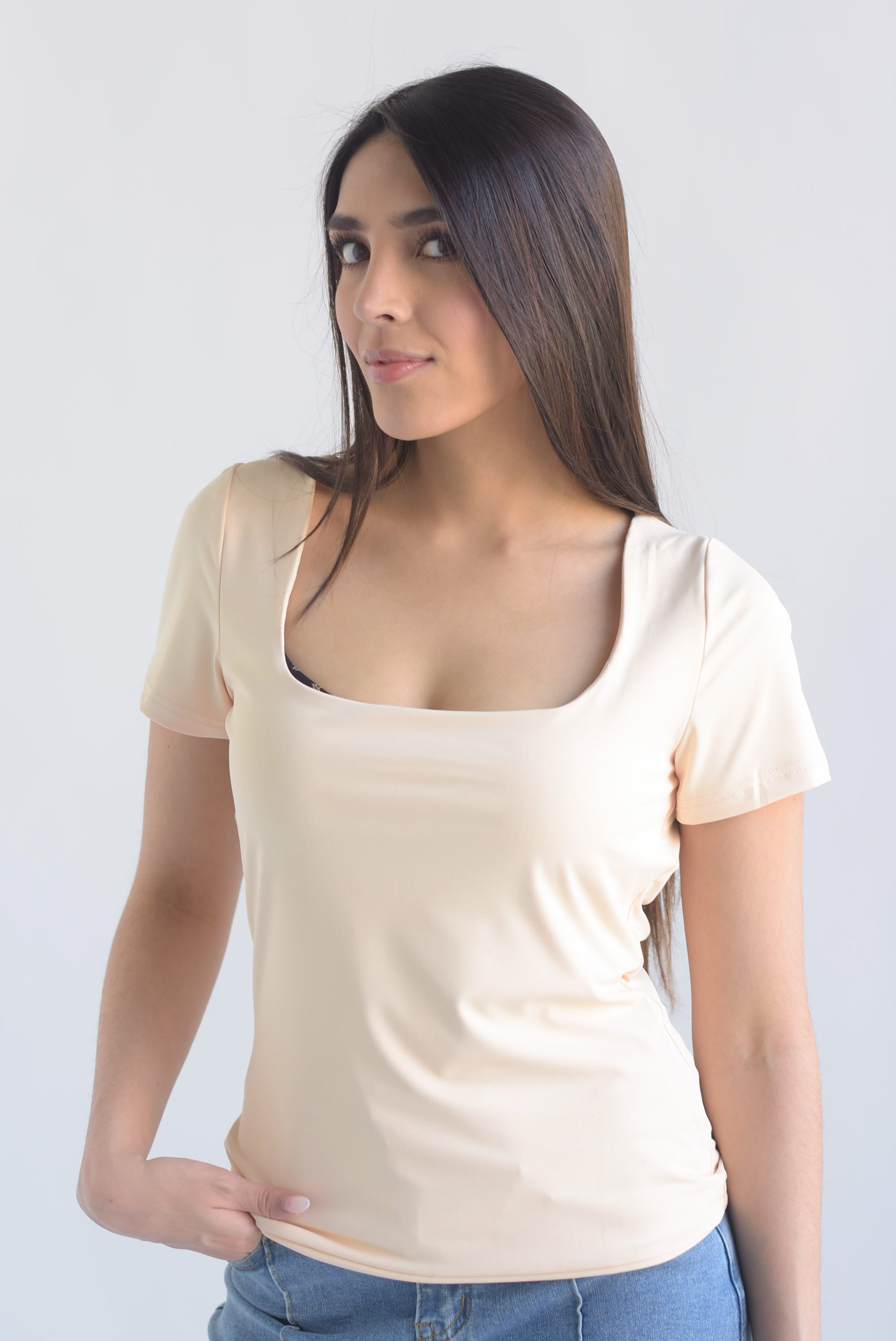 Top largo manga corta cuello cuadrado licra