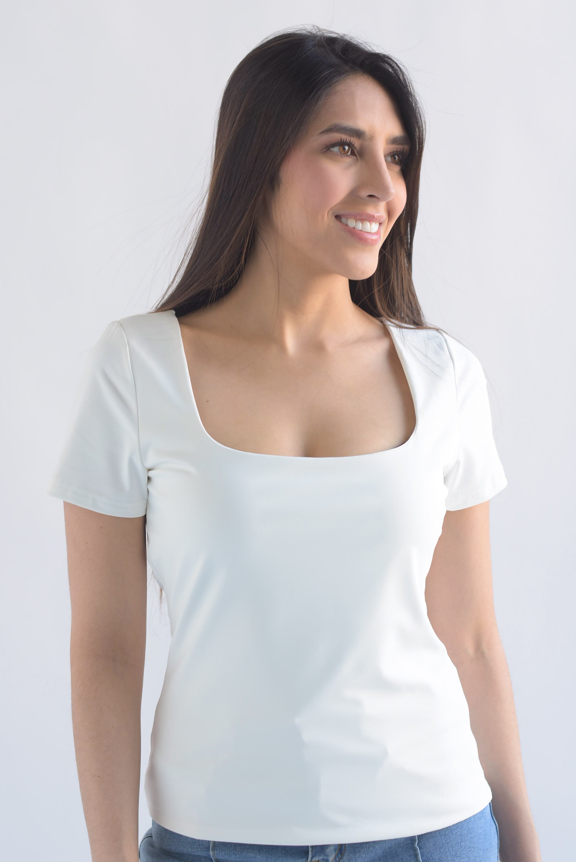 Top largo manga corta cuello cuadrado licra