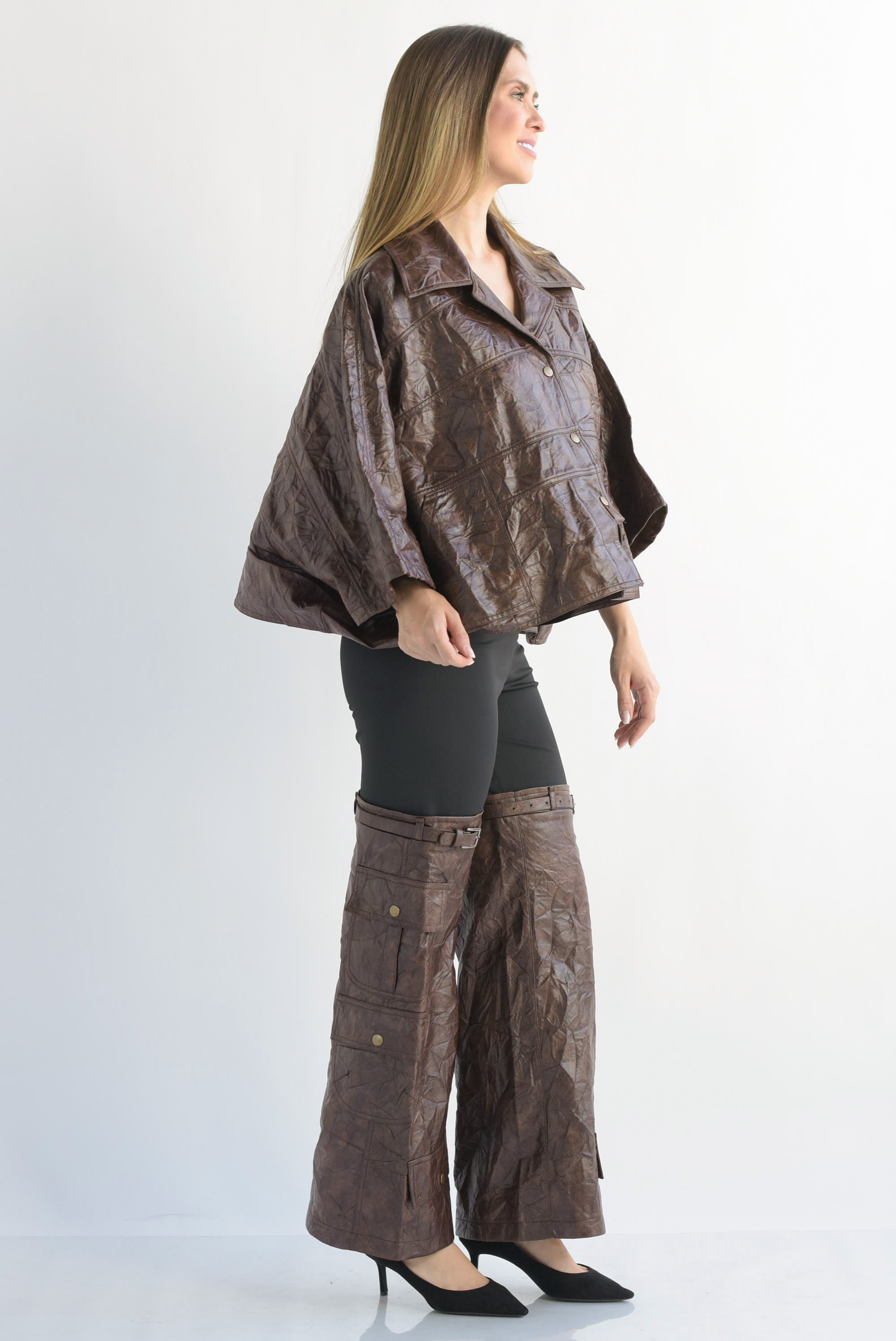 Set Pantalón y Capa vinipiel corrugado Espresso