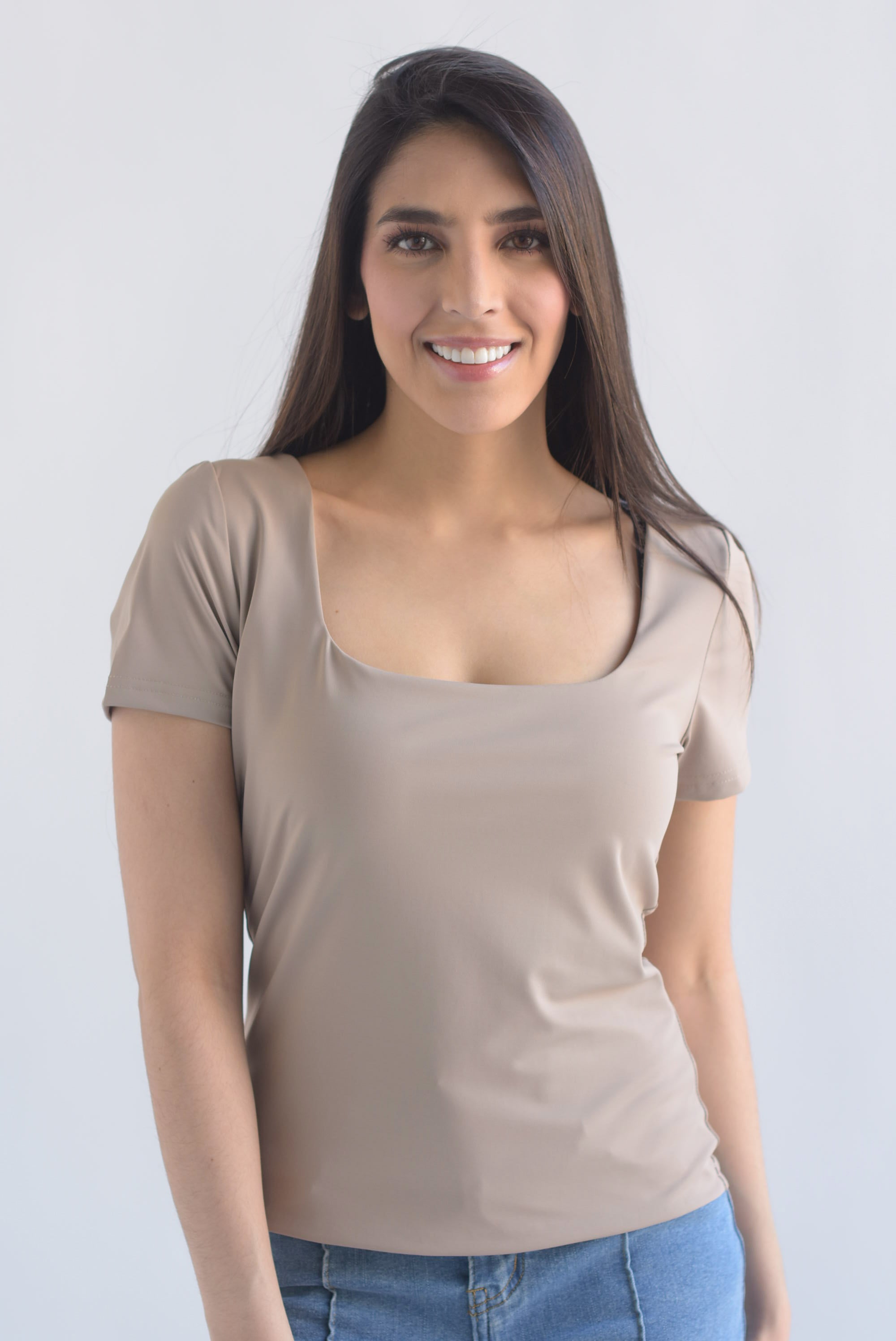 Top largo manga corta cuello cuadrado licra