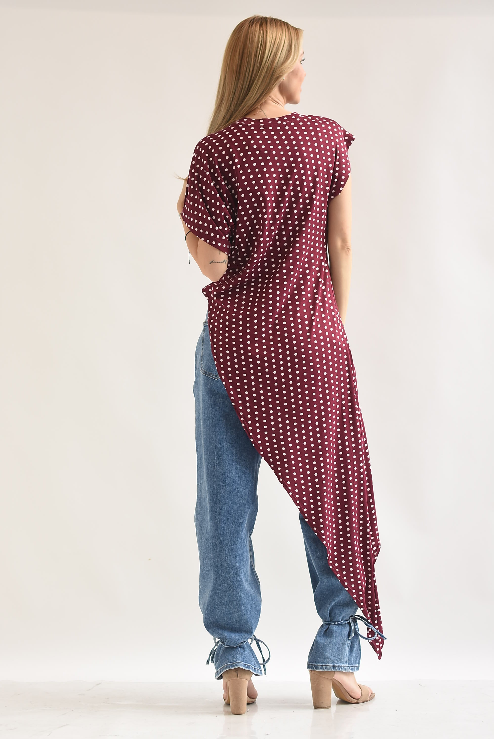 Maxi T-Shirt asimétrica polka dots