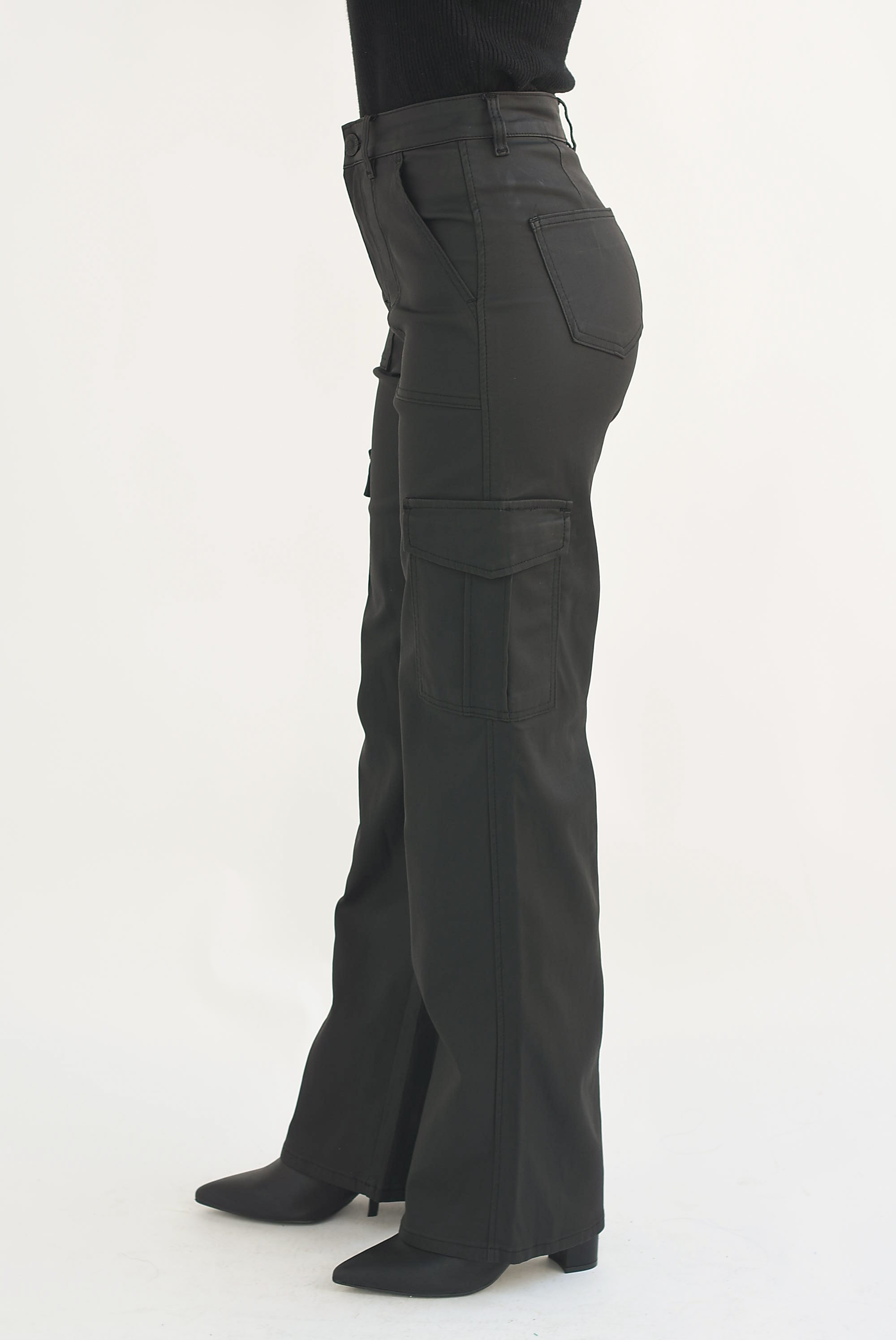 Pantalón cargo vinipiel Mate Negro