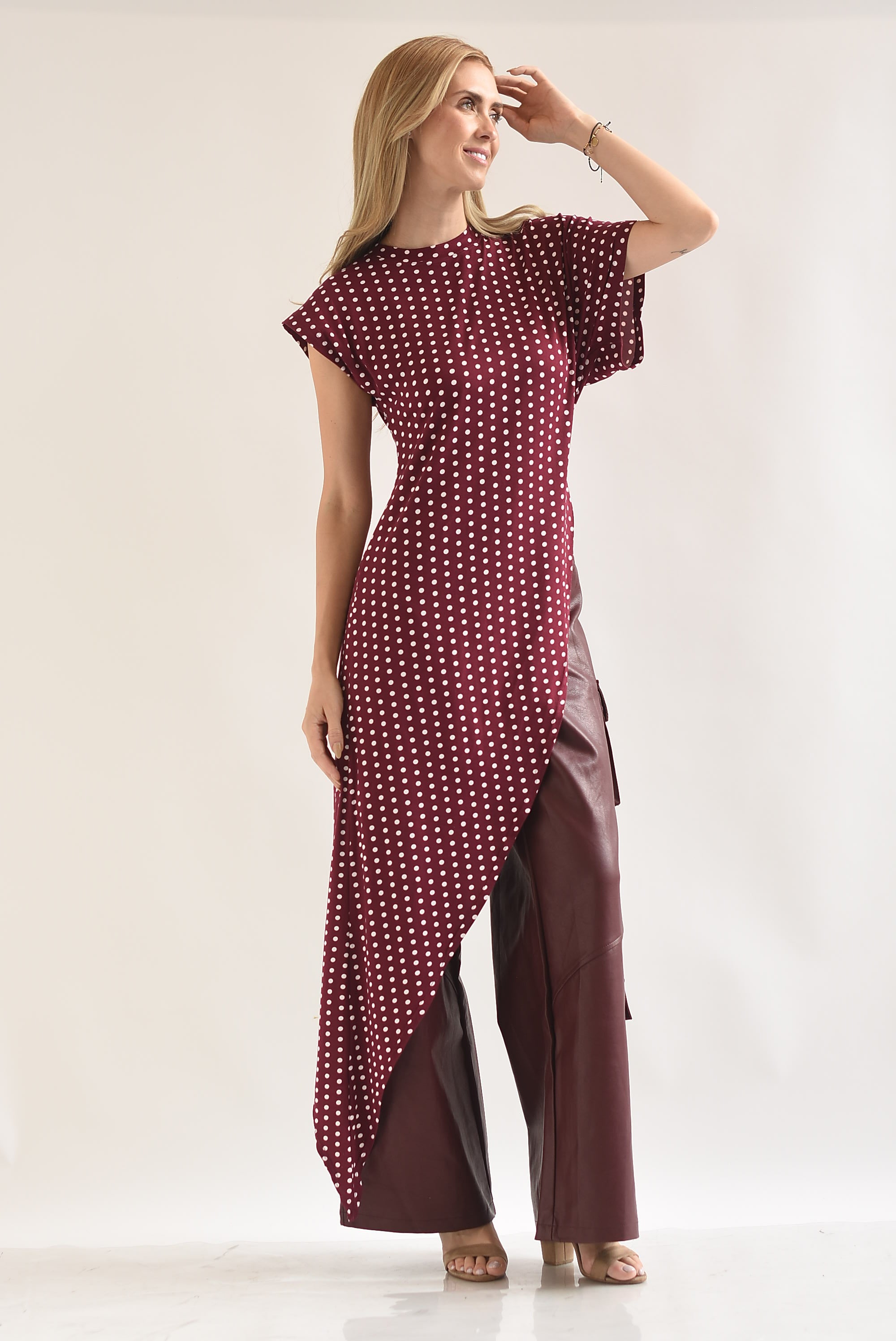 Maxi T-Shirt asimétrica polka dots