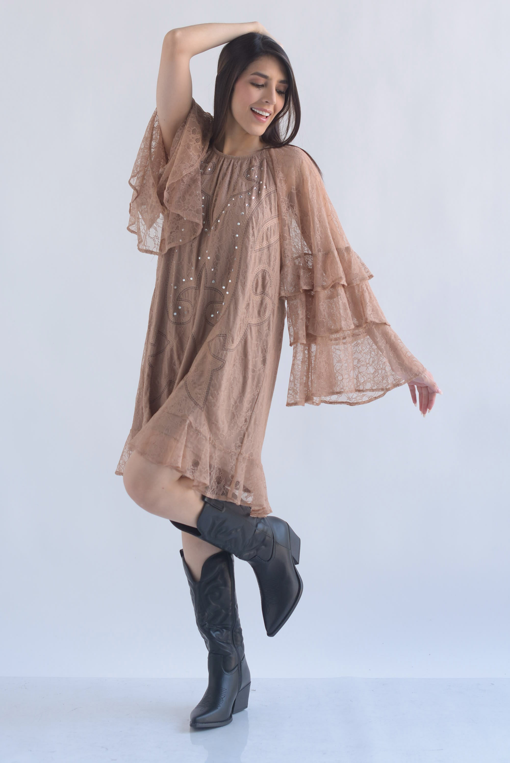 Vestido encaje manga olanes brillos