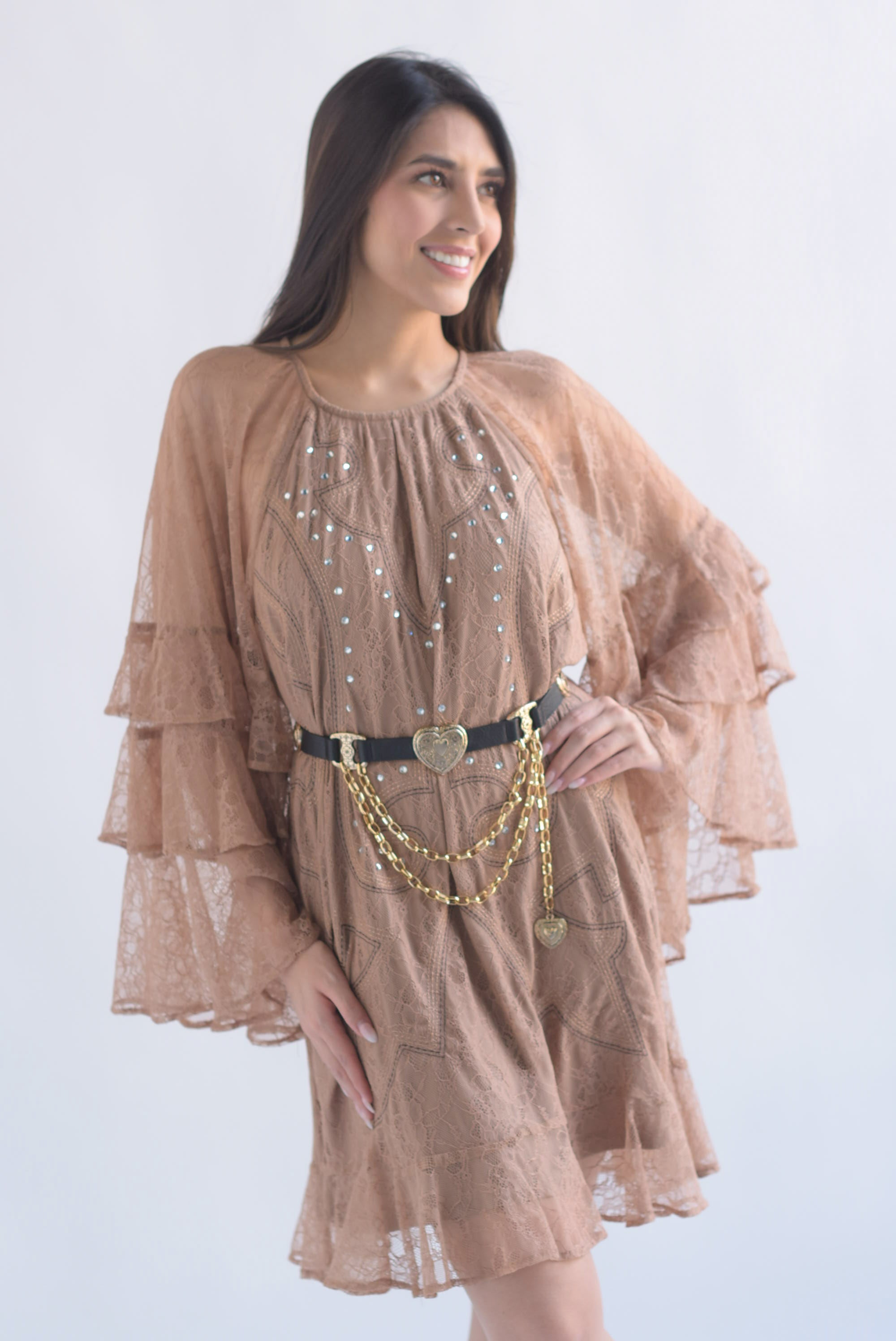 Vestido encaje manga olanes brillos