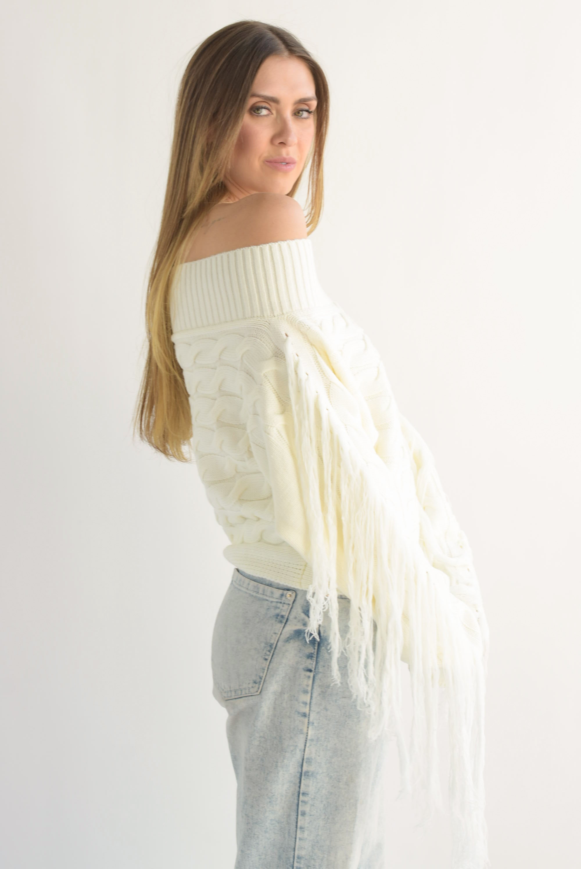 Sweater off-shoulders flecos Ivory