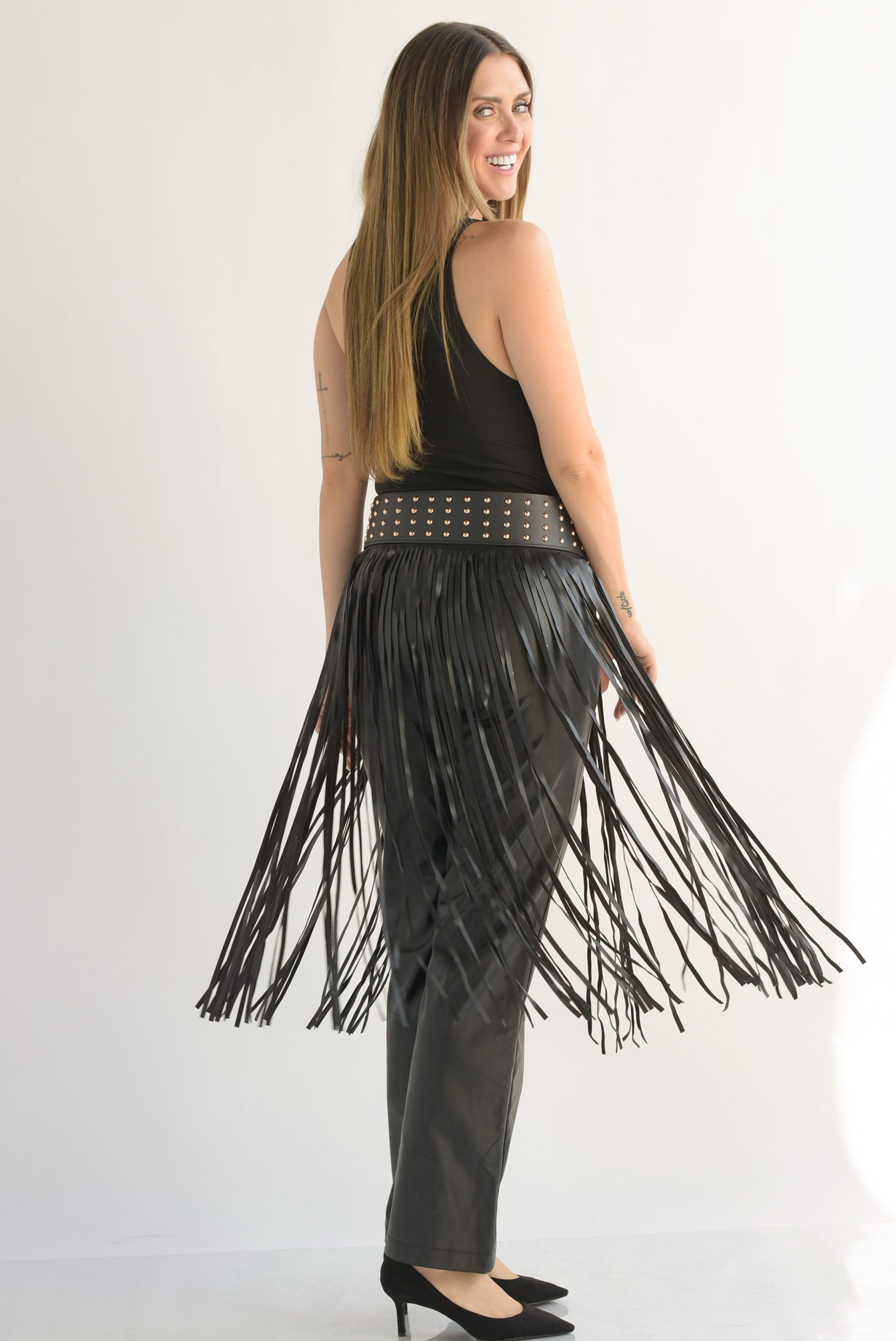 Cinturón flecos y tachas Negro