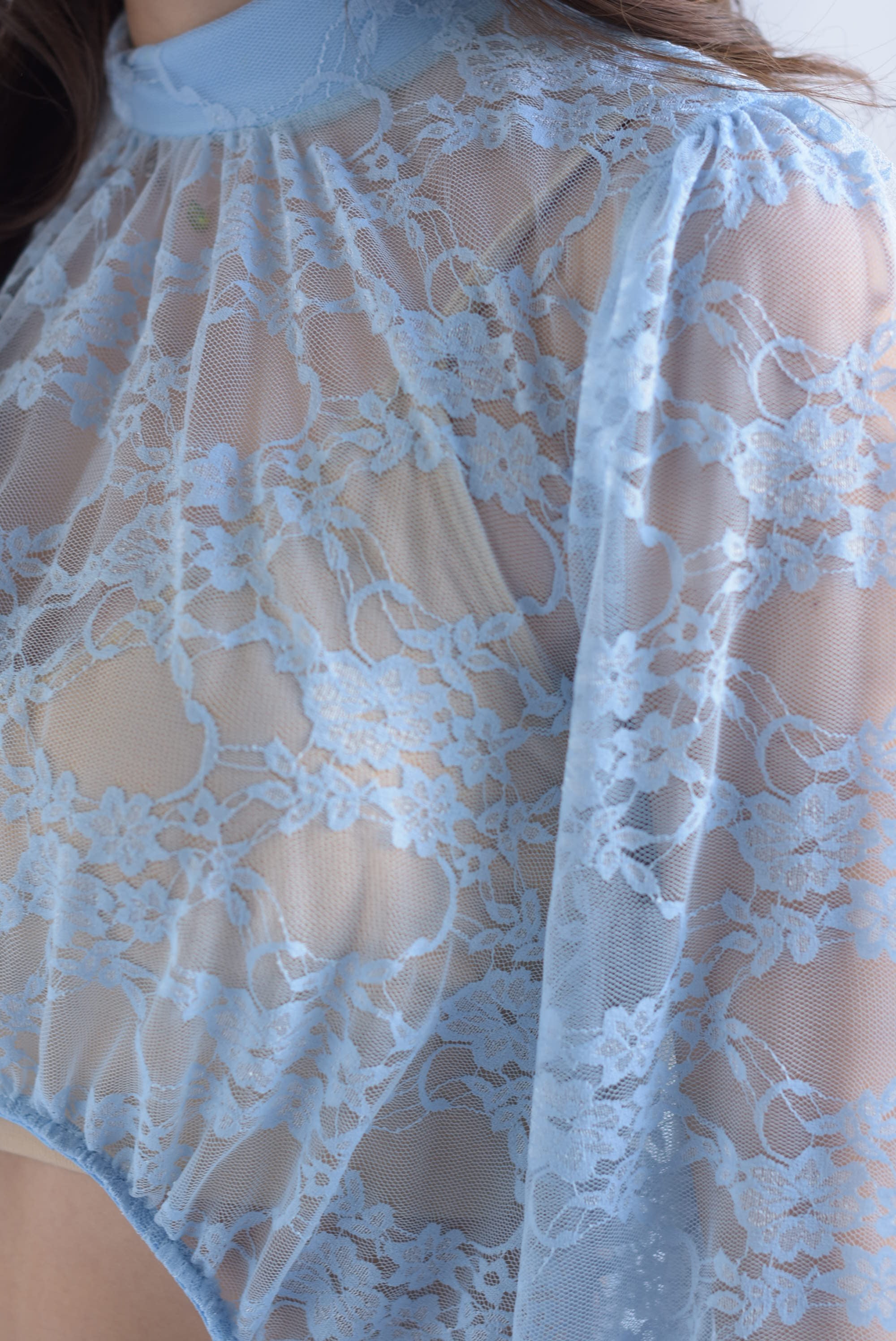 Maxi blusa asimétrica encaje