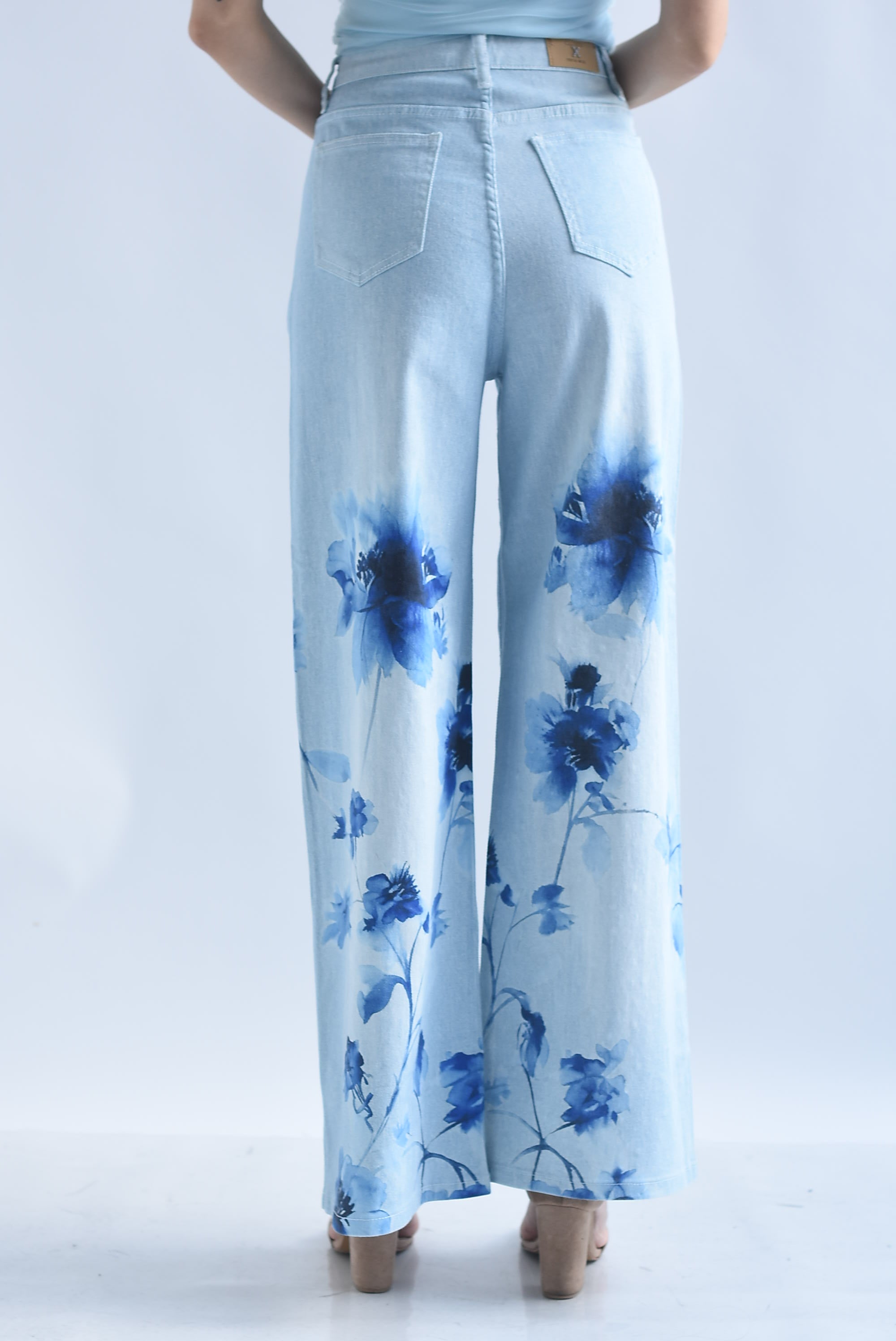Jeans flores acuarela brillos