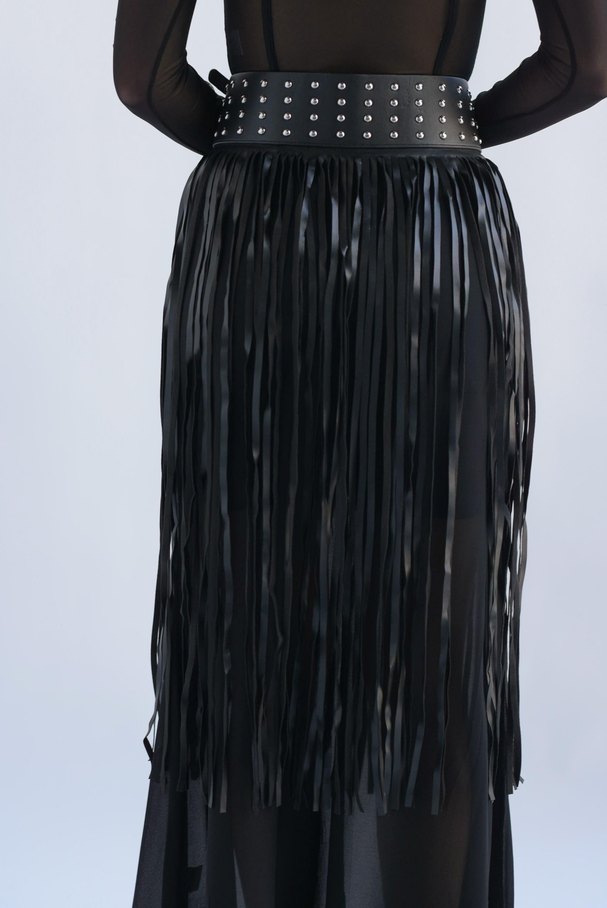 Cinturón flecos y tachas plata Negro