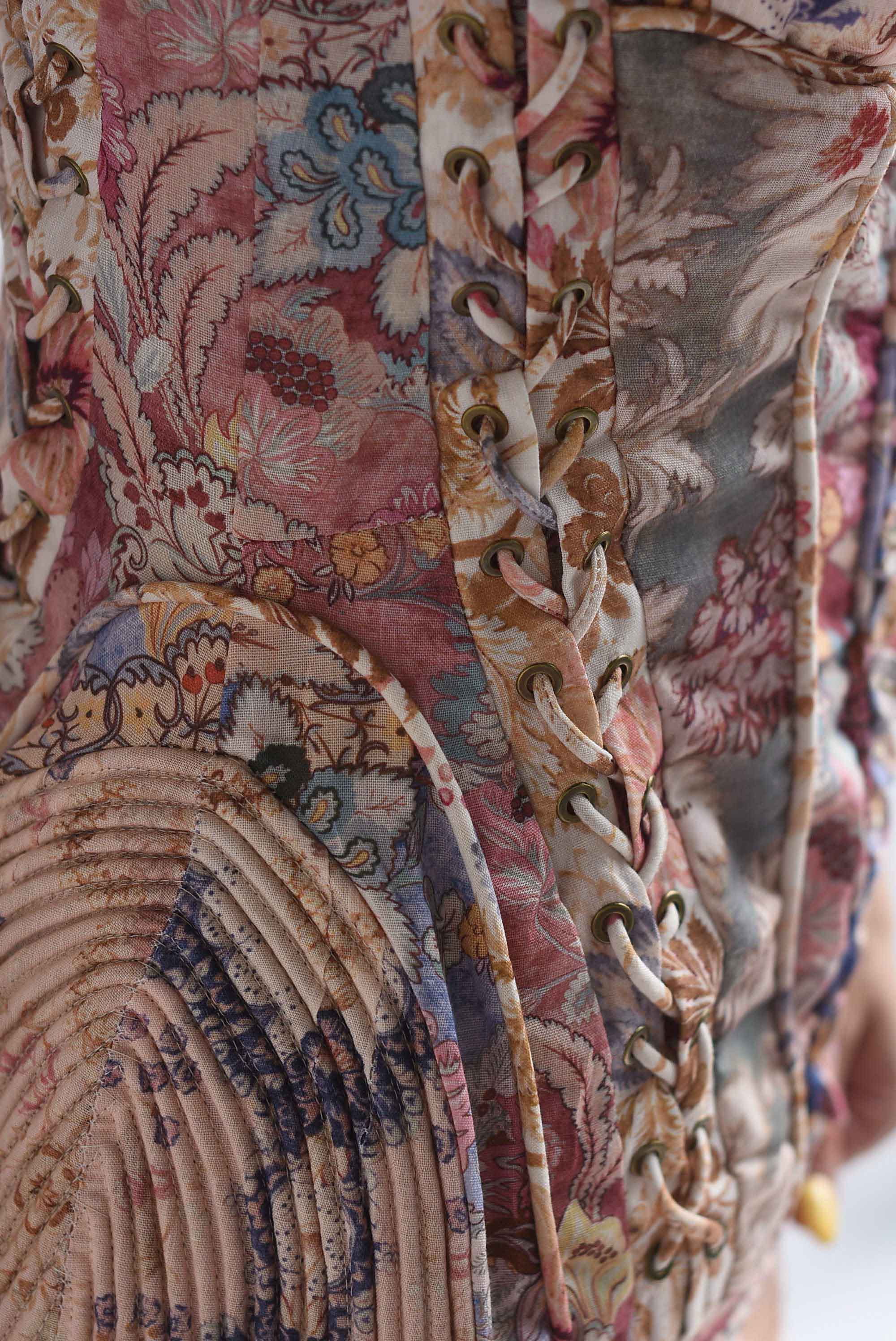 Vestido largo corset peplum floral