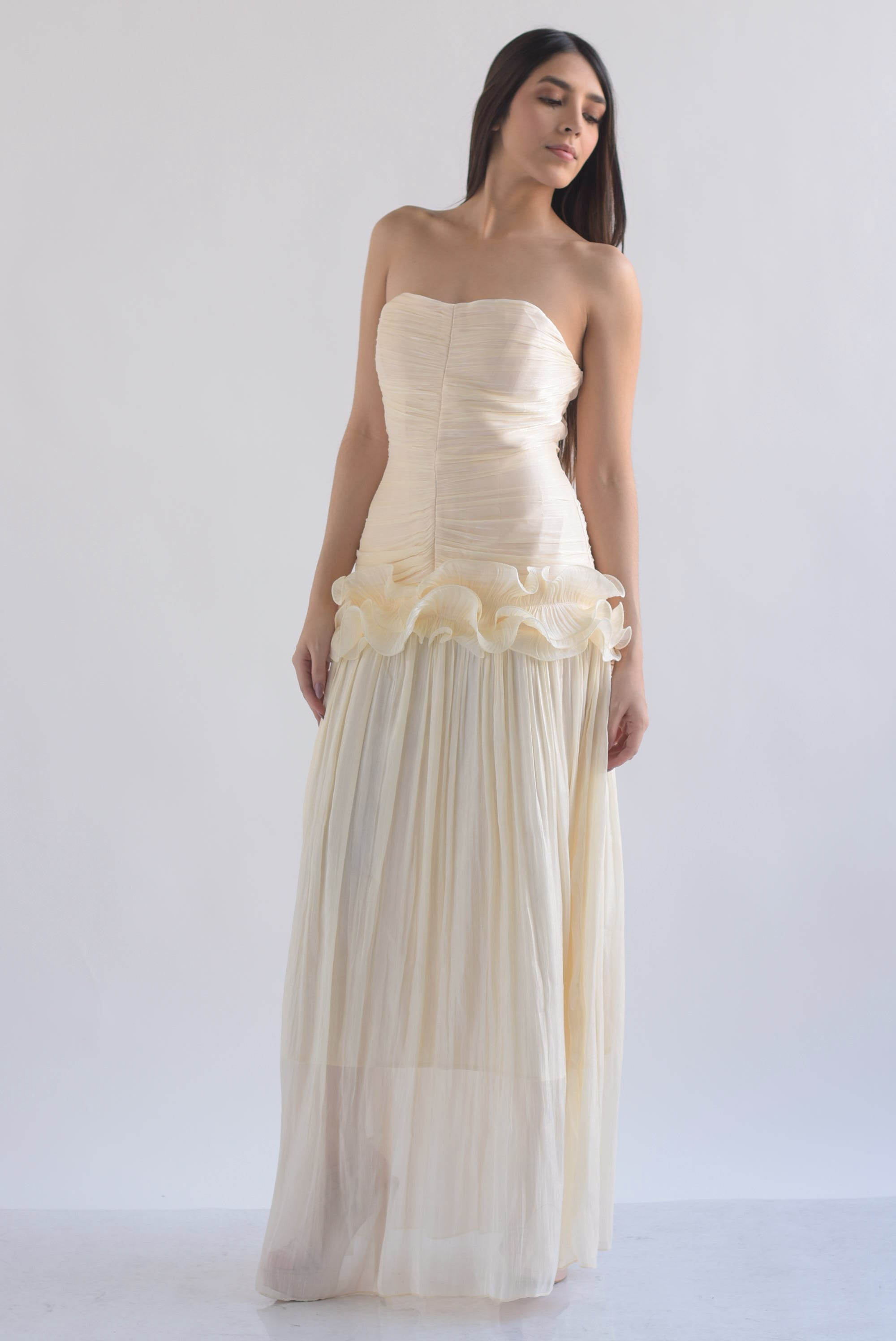 Vestido strapless drapeado olanes cadera