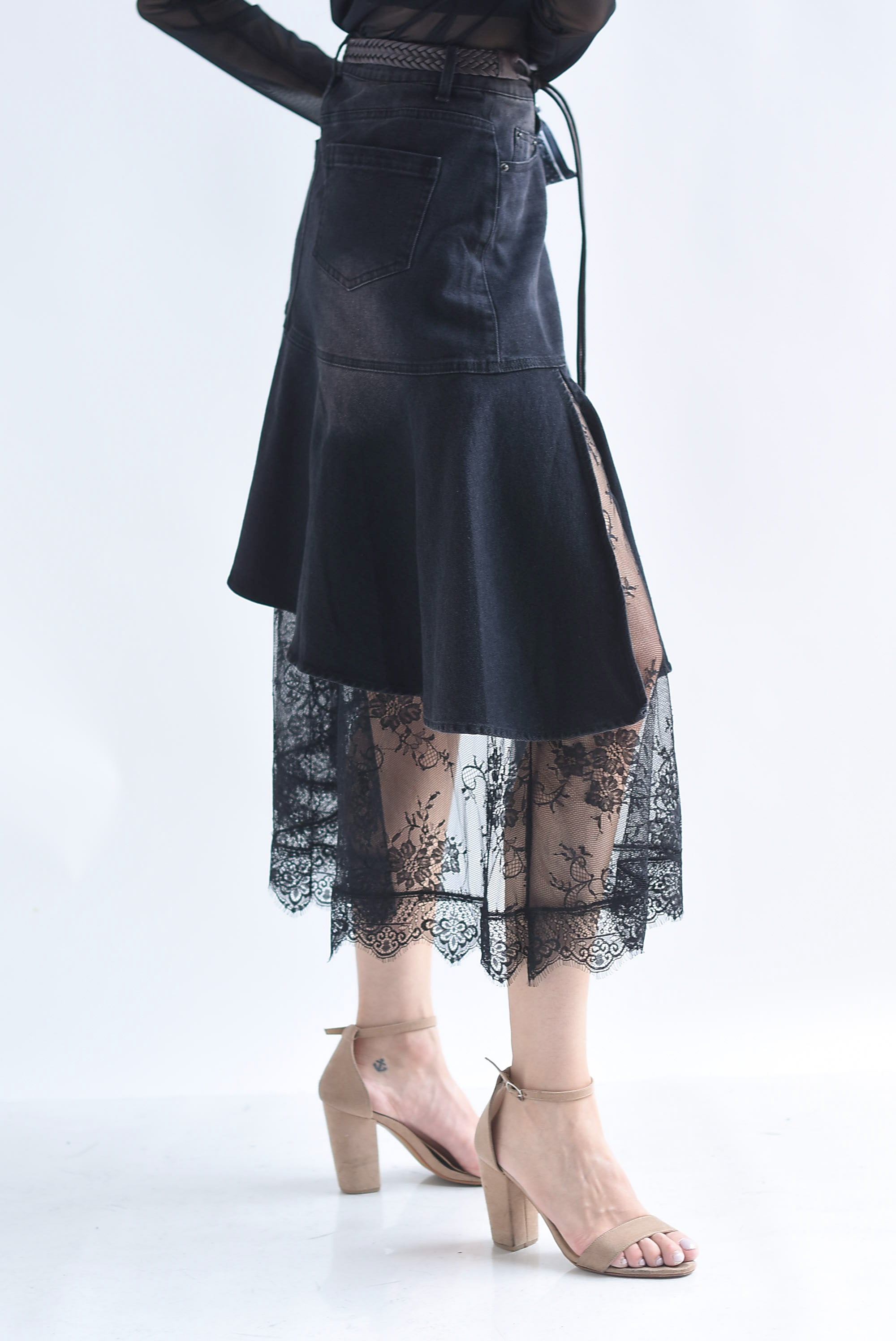 Falda Denim asimétrica con encaje
