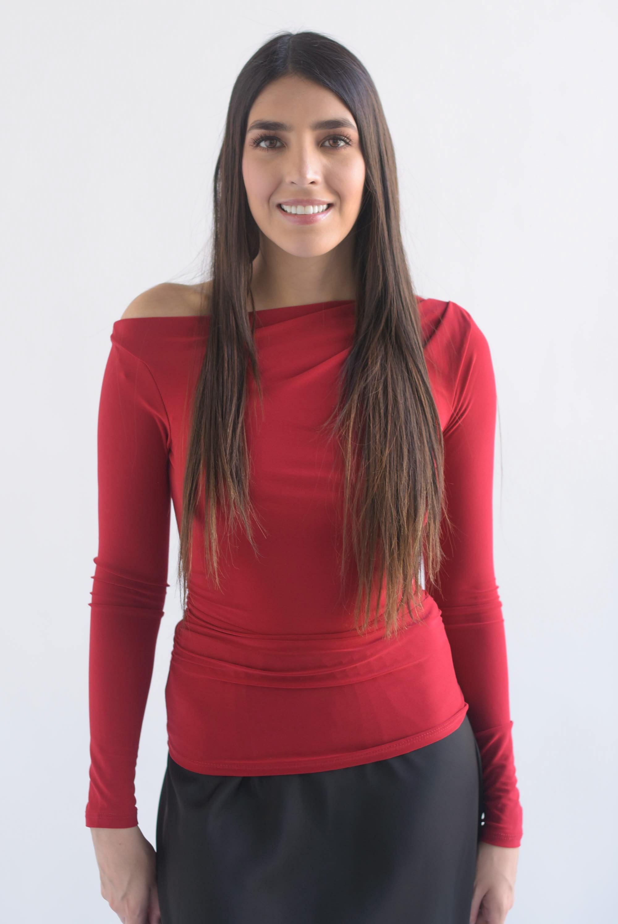 Blusa cuello ojal hombro descubierto