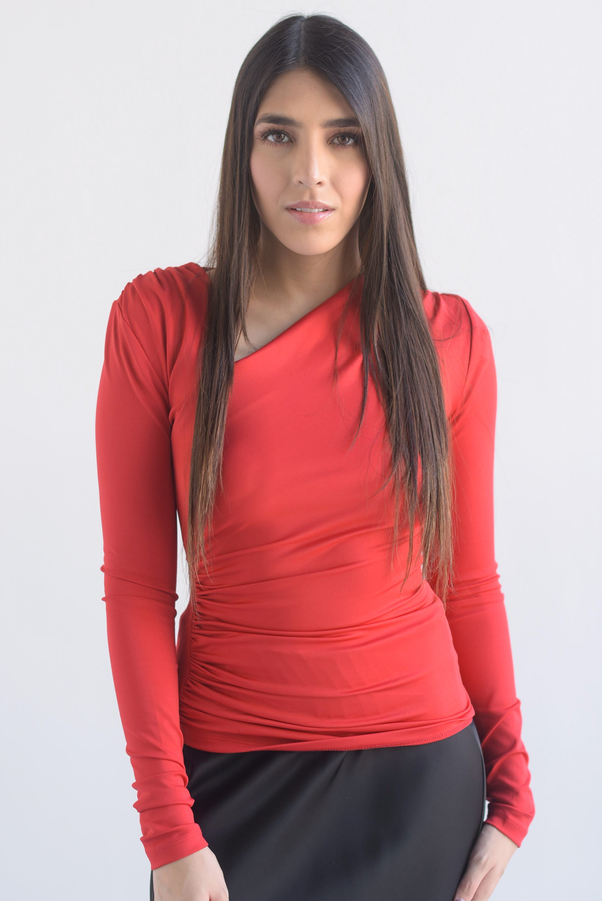 Blusa cuello asimétrico licra